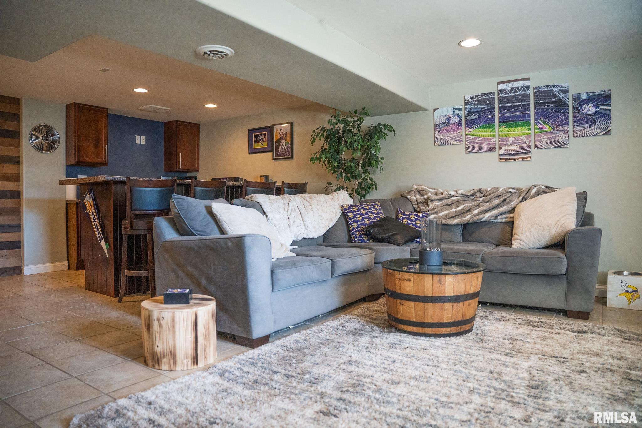 2114 W Westbrook Drive, Peoria, Illinois image 3