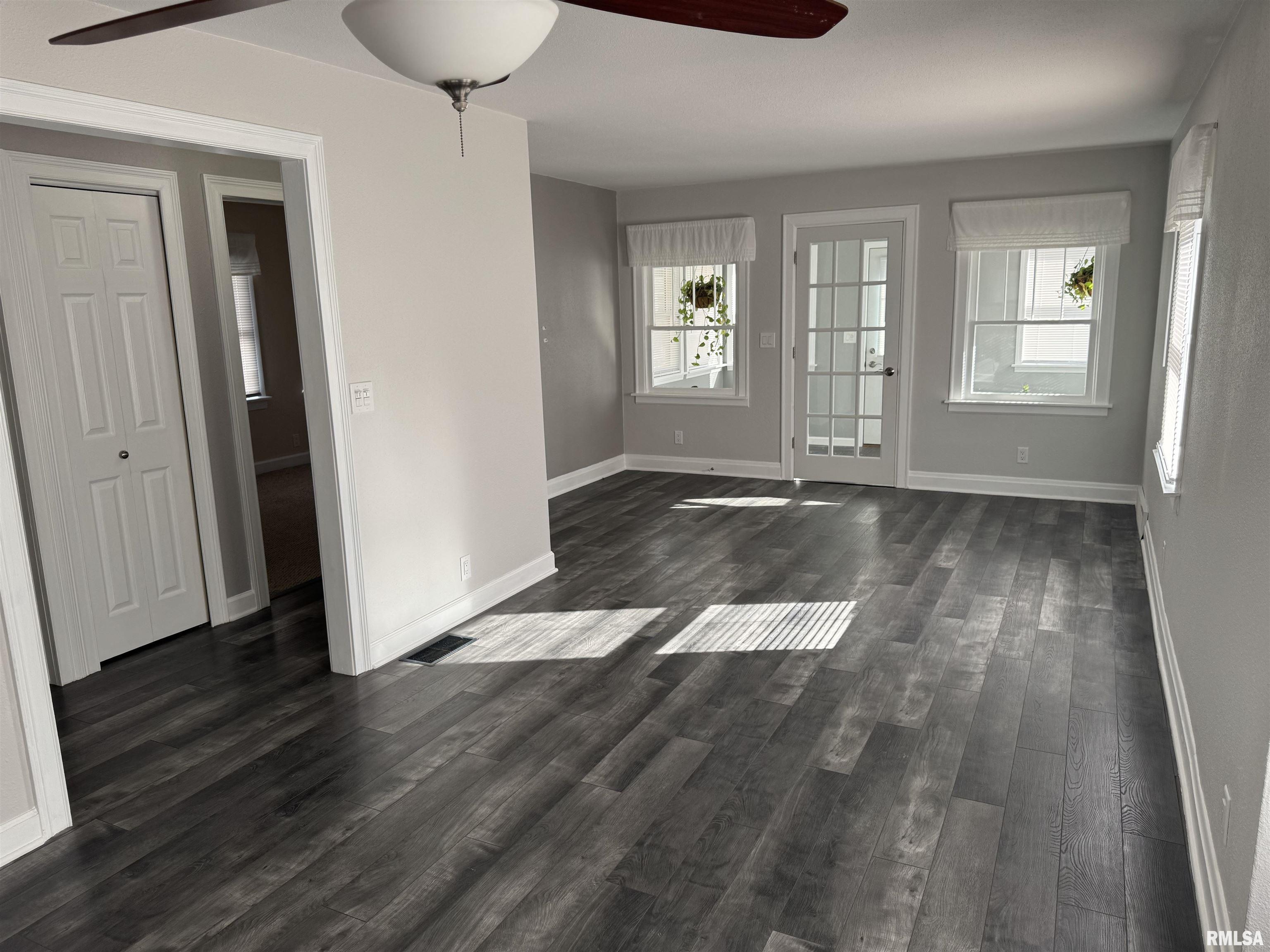 2504 Bellevue Avenue, Bettendorf, Iowa image 15