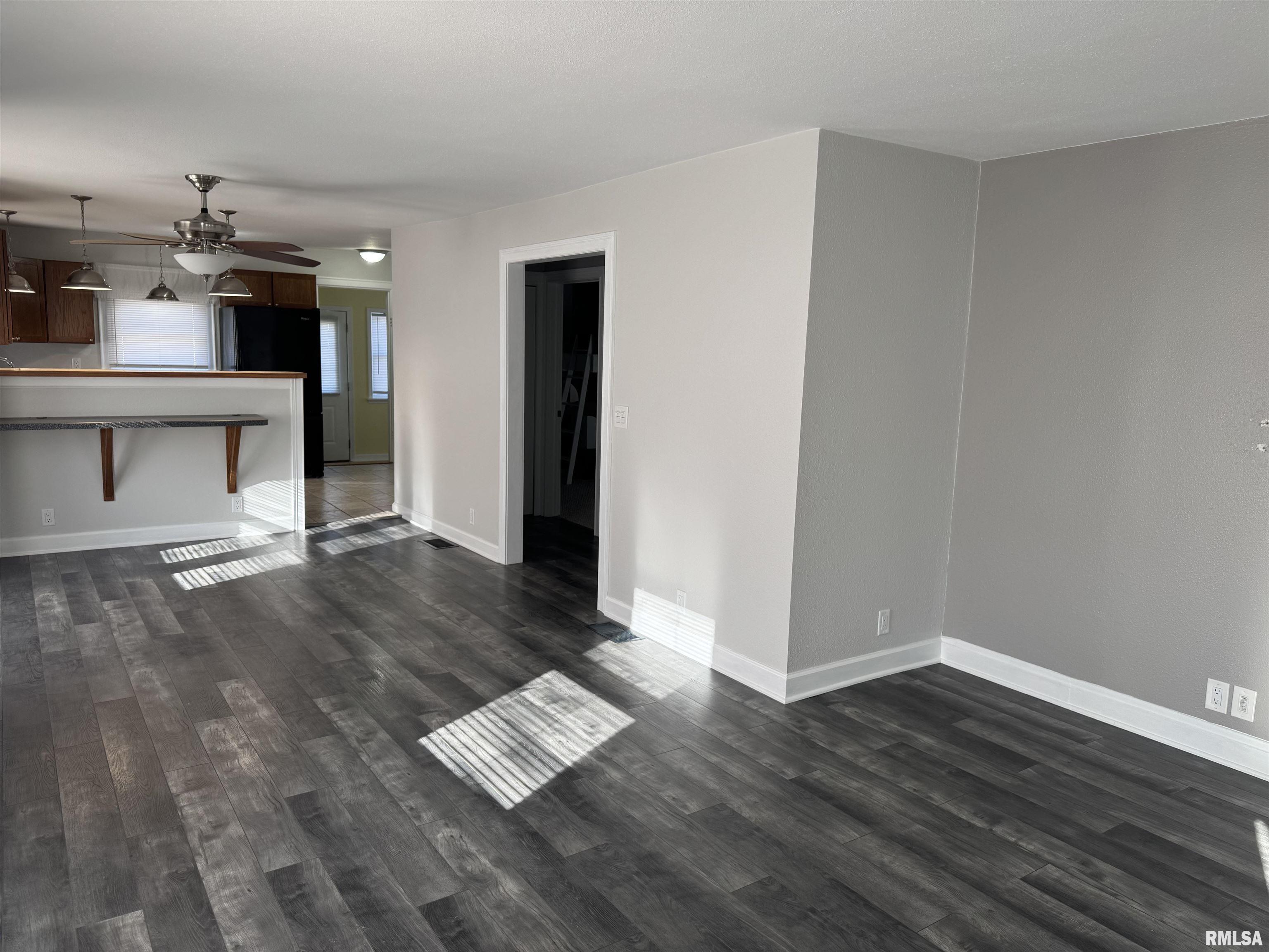 2504 Bellevue Avenue, Bettendorf, Iowa image 11