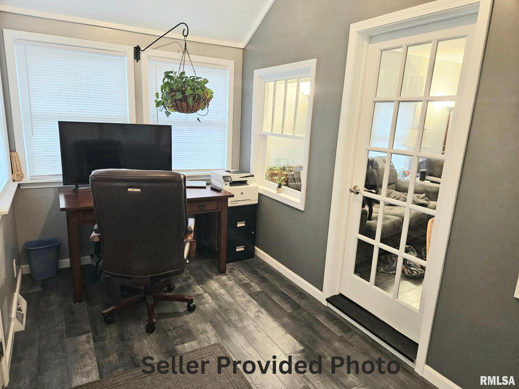 2504 Bellevue Avenue, Bettendorf, Iowa image 18