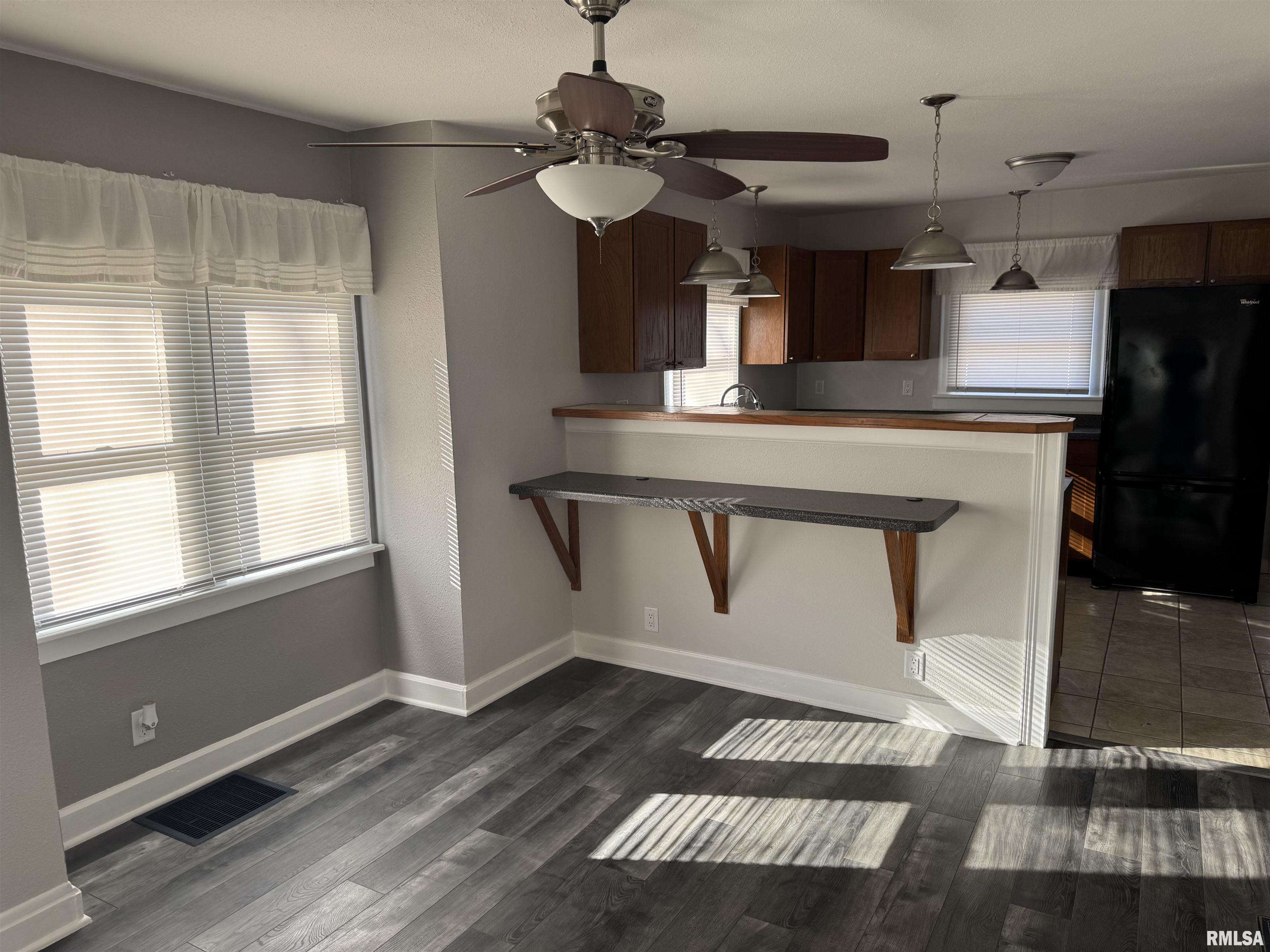 2504 Bellevue Avenue, Bettendorf, Iowa image 14