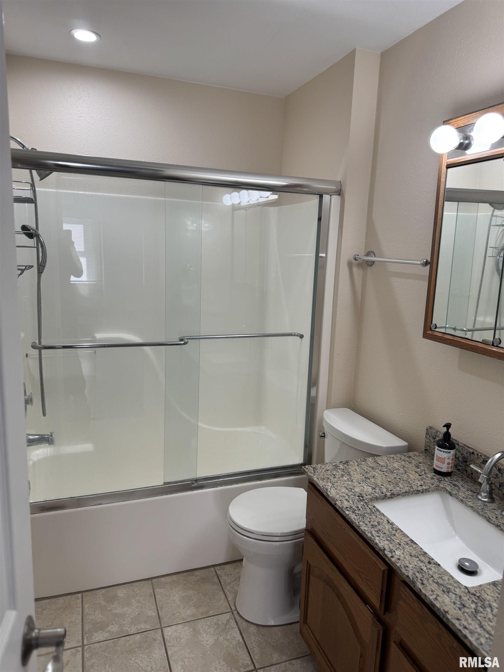 2504 Bellevue Avenue, Bettendorf, Iowa image 26