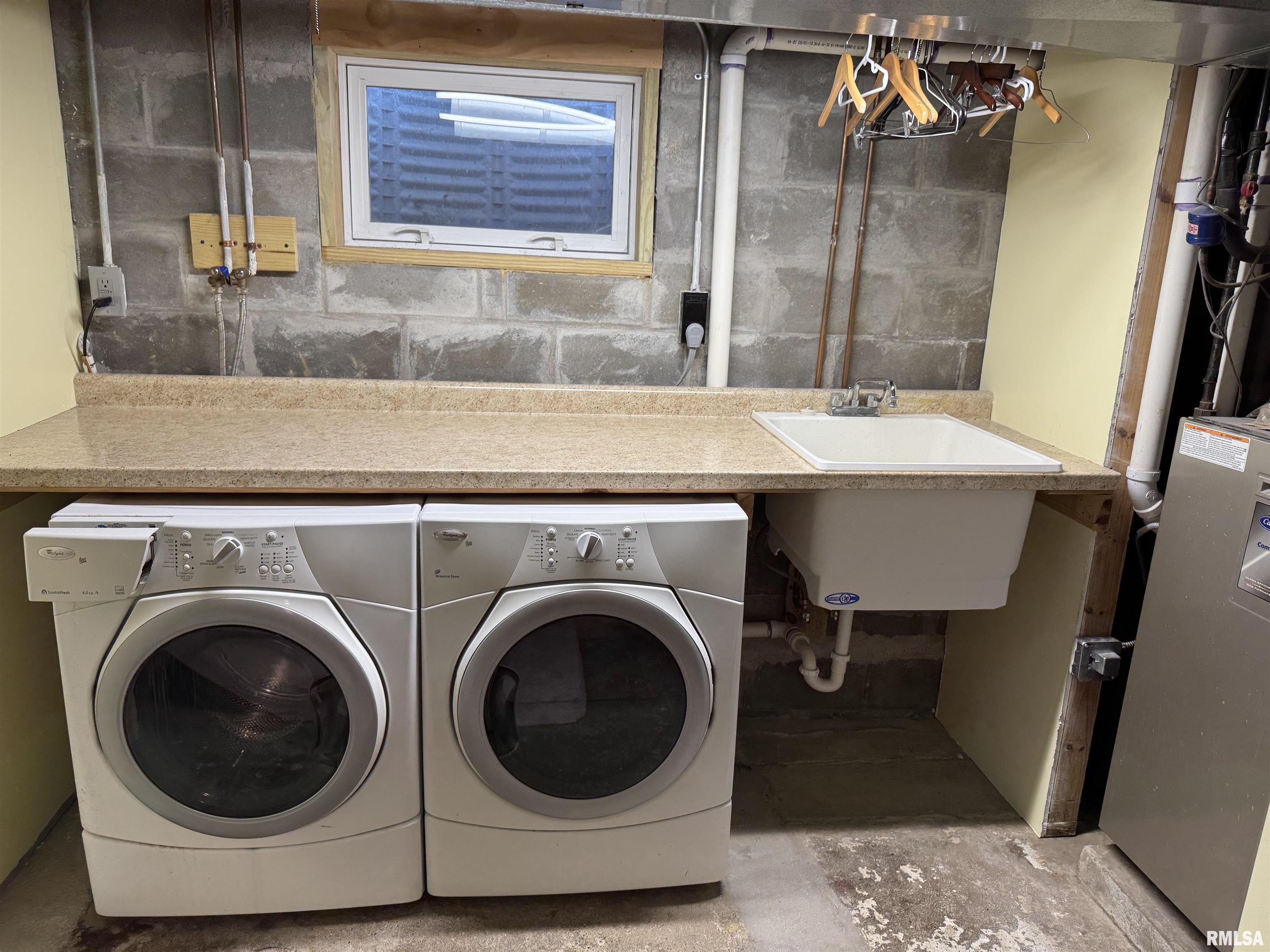 2504 Bellevue Avenue, Bettendorf, Iowa image 36