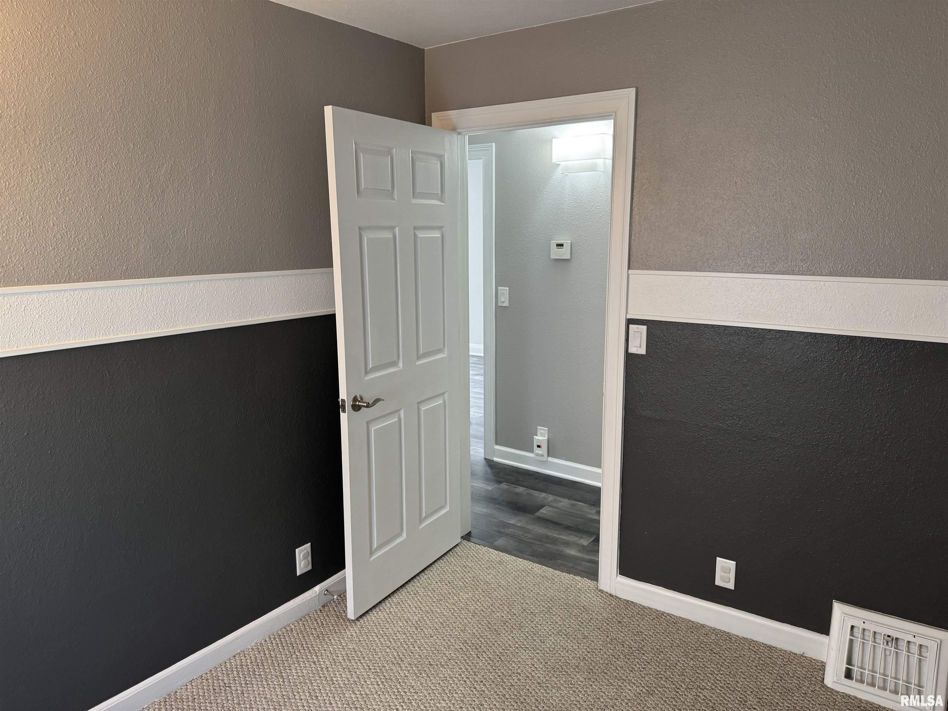 2504 Bellevue Avenue, Bettendorf, Iowa image 24