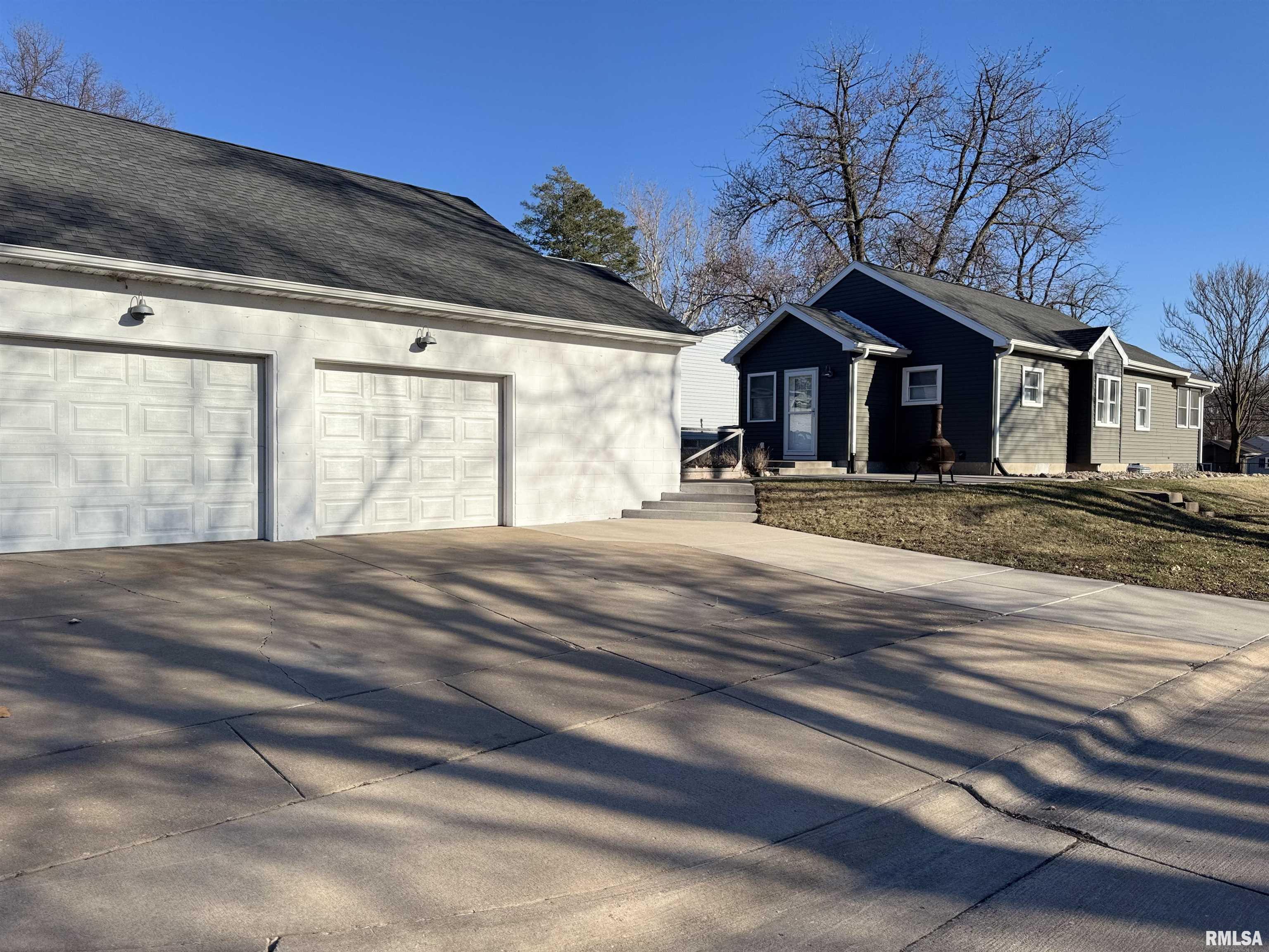 2504 Bellevue Avenue, Bettendorf, Iowa image 5