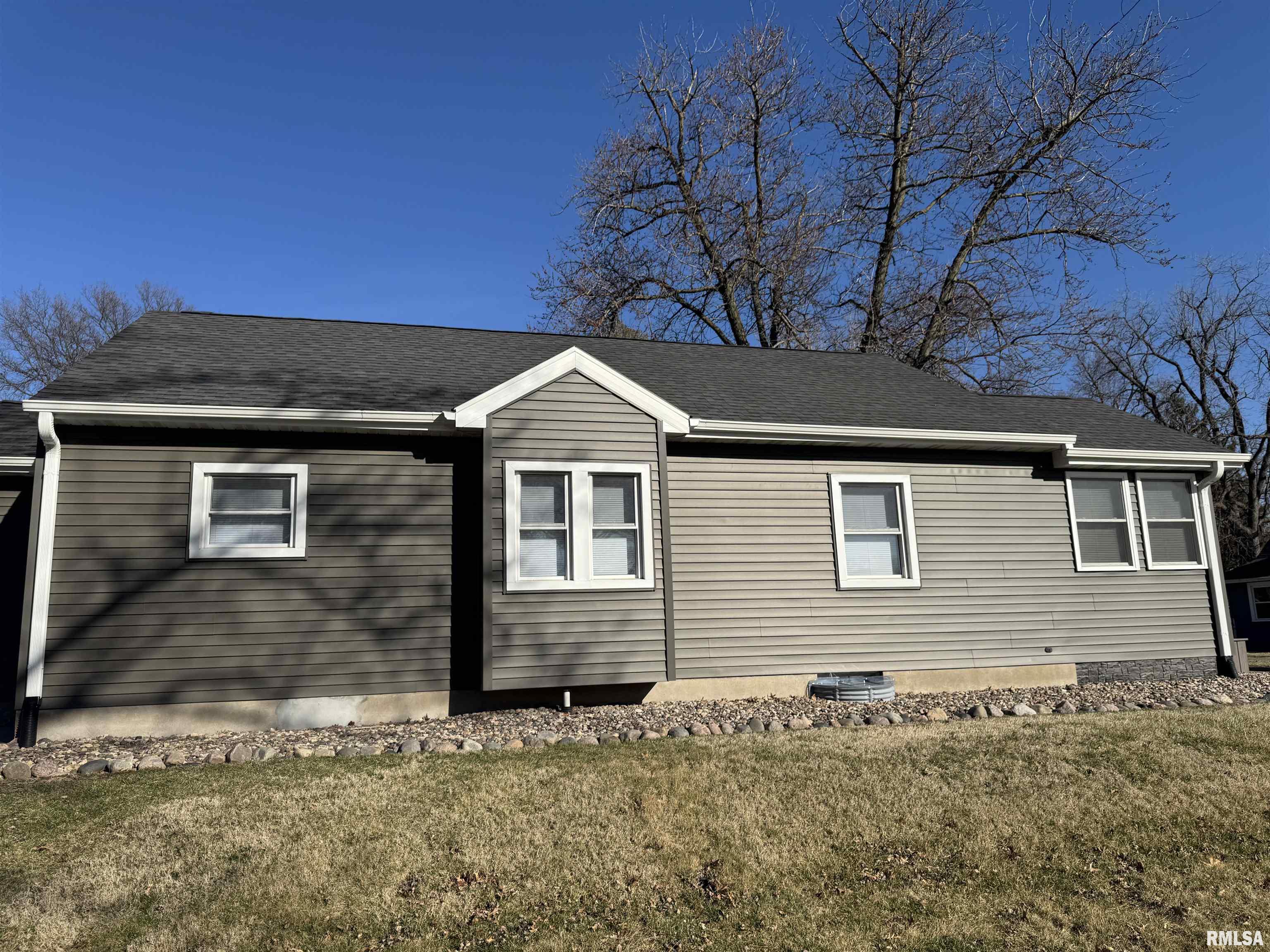 2504 Bellevue Avenue, Bettendorf, Iowa image 3
