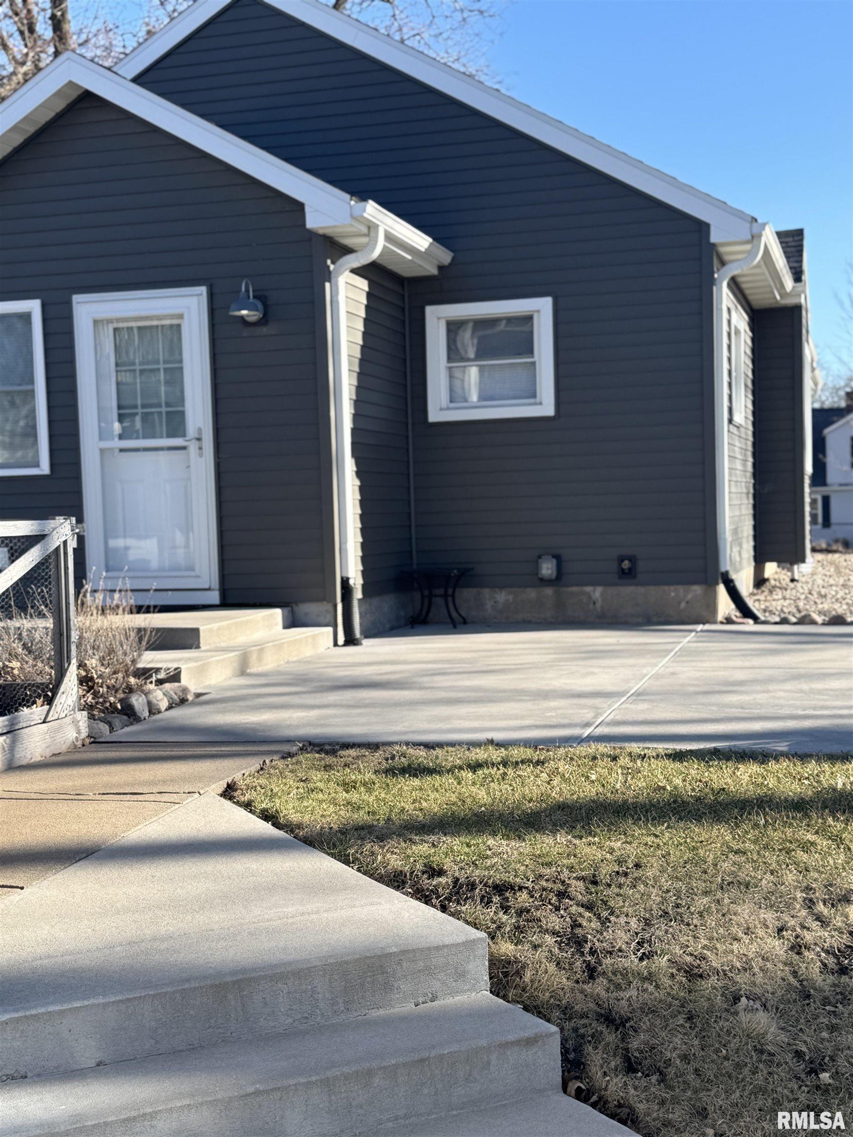 2504 Bellevue Avenue, Bettendorf, Iowa image 37