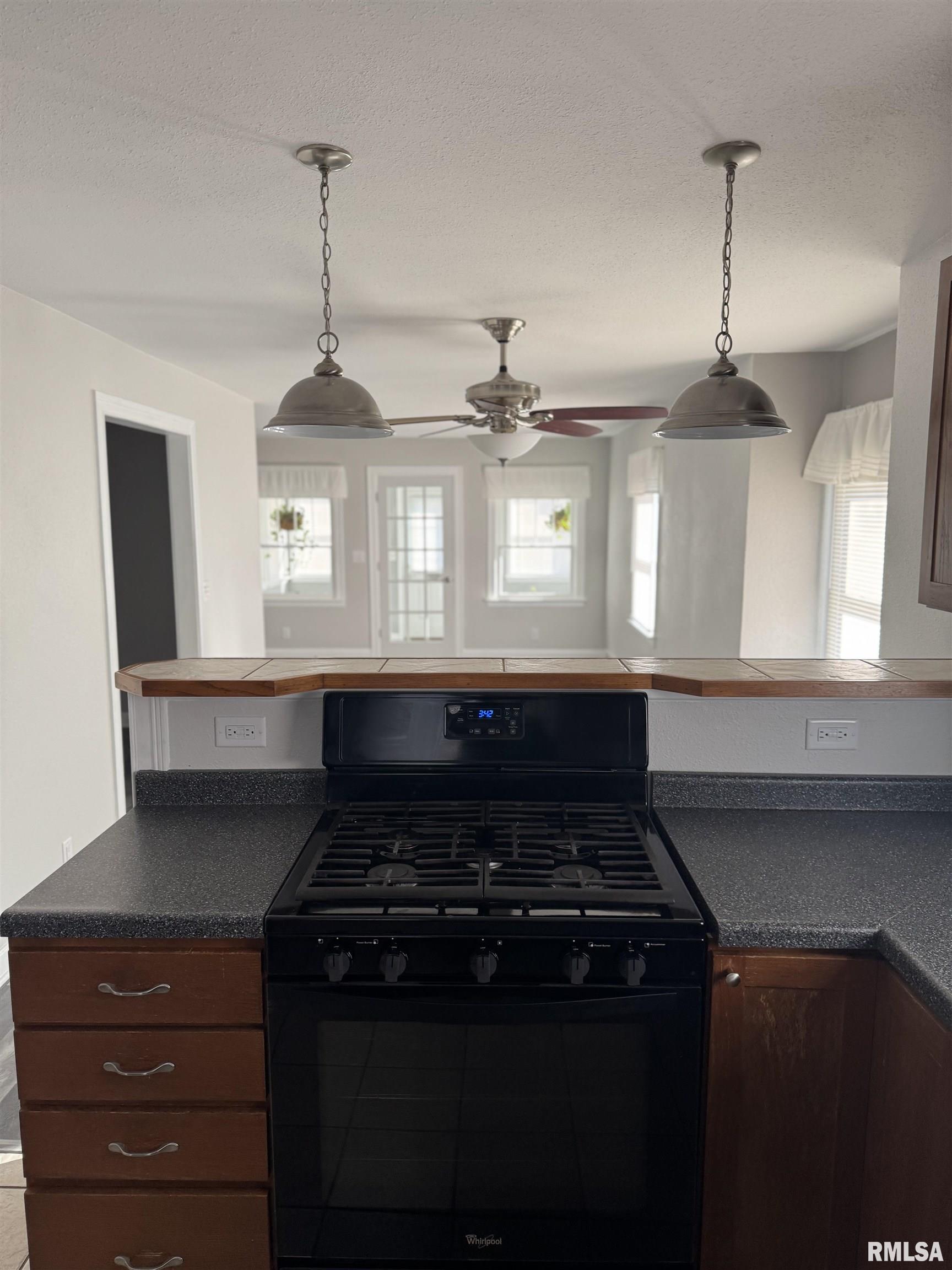 2504 Bellevue Avenue, Bettendorf, Iowa image 10