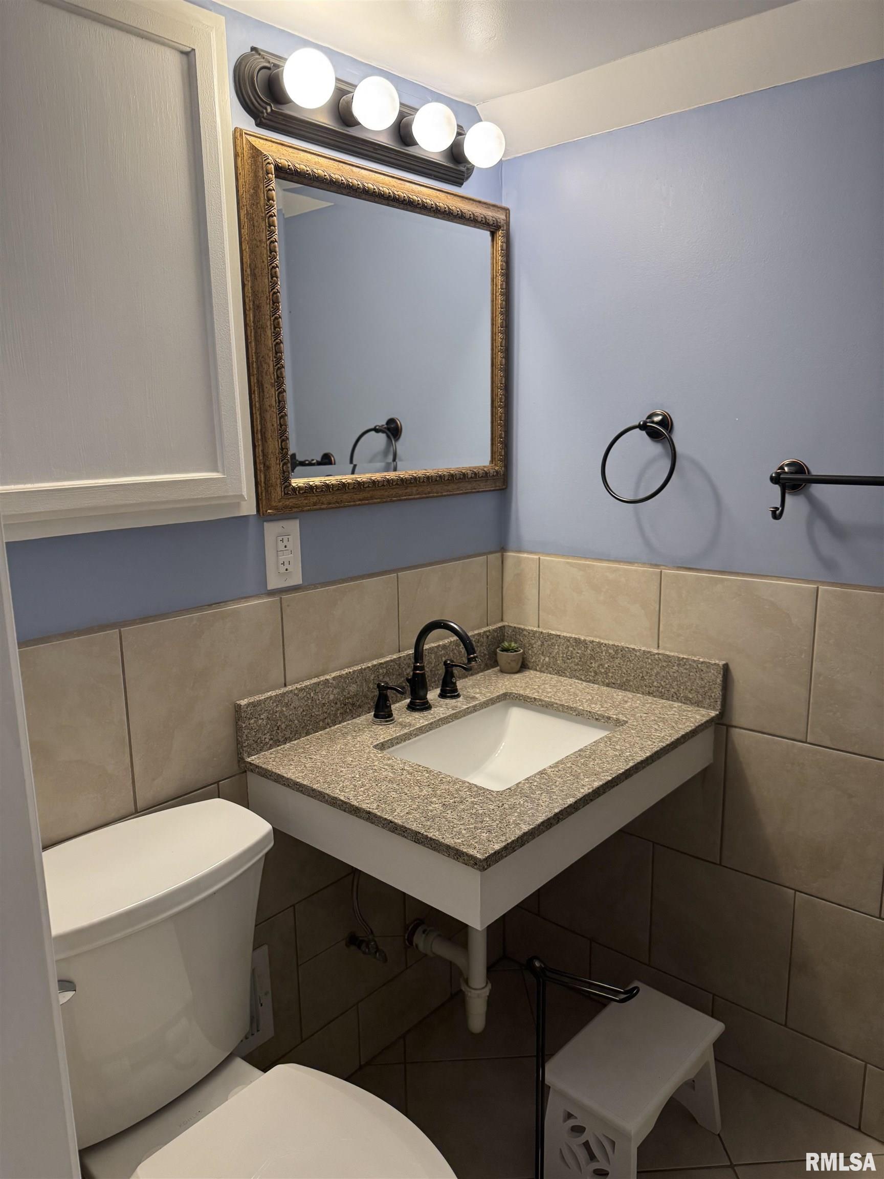 2504 Bellevue Avenue, Bettendorf, Iowa image 28