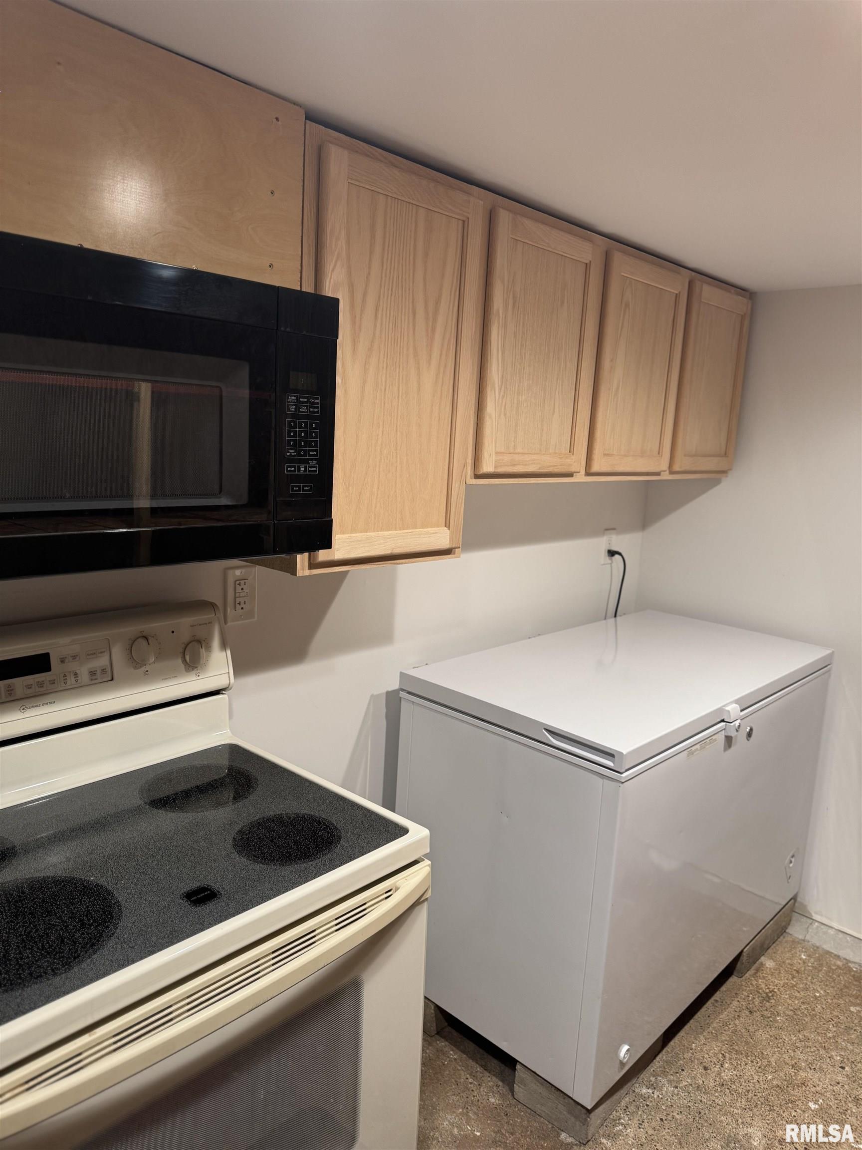 2504 Bellevue Avenue, Bettendorf, Iowa image 35