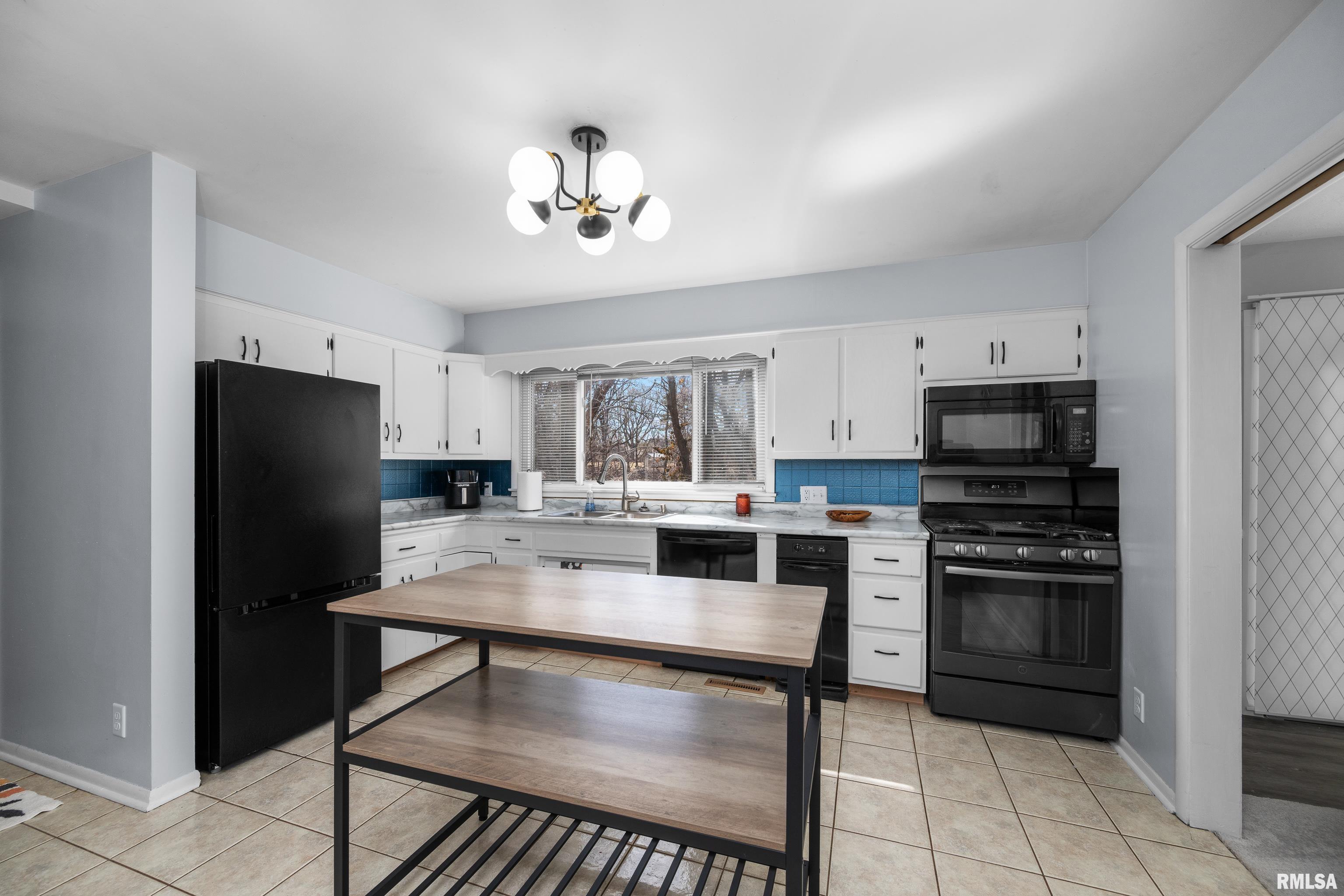 2107 3rd Street B, East Moline, Illinois image 11