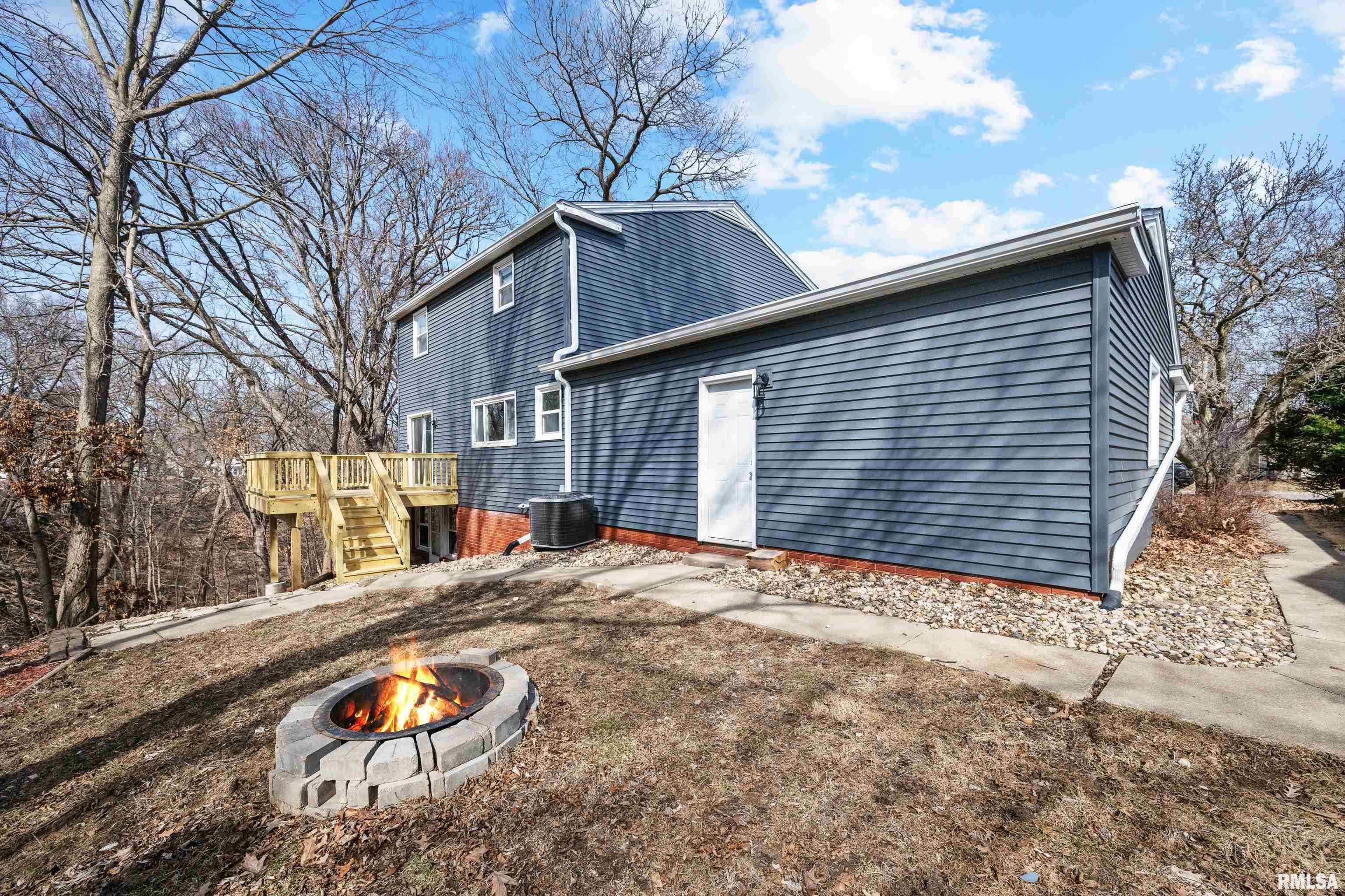 2107 3rd Street B, East Moline, Illinois image 3