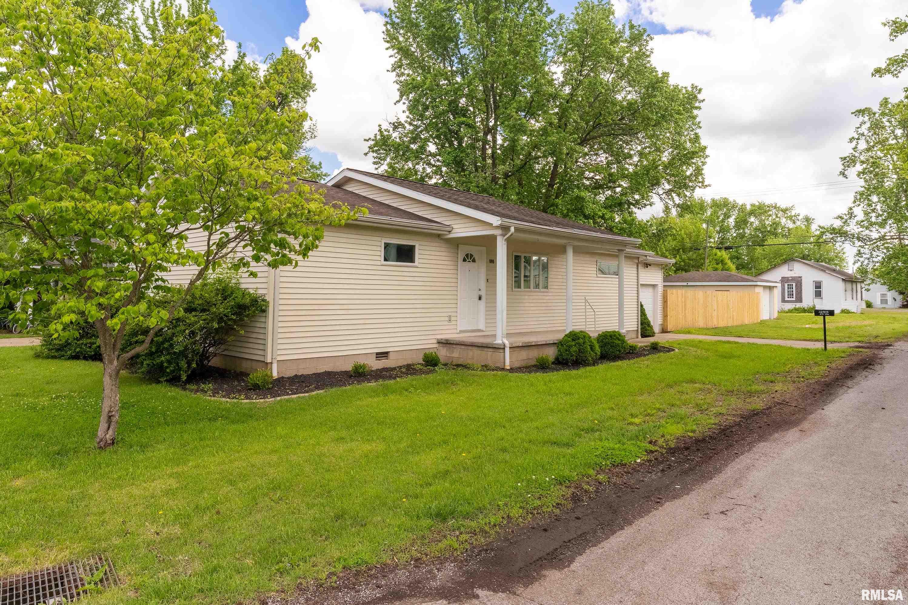 609 W Van Buren Street, Herrin, Illinois image 2