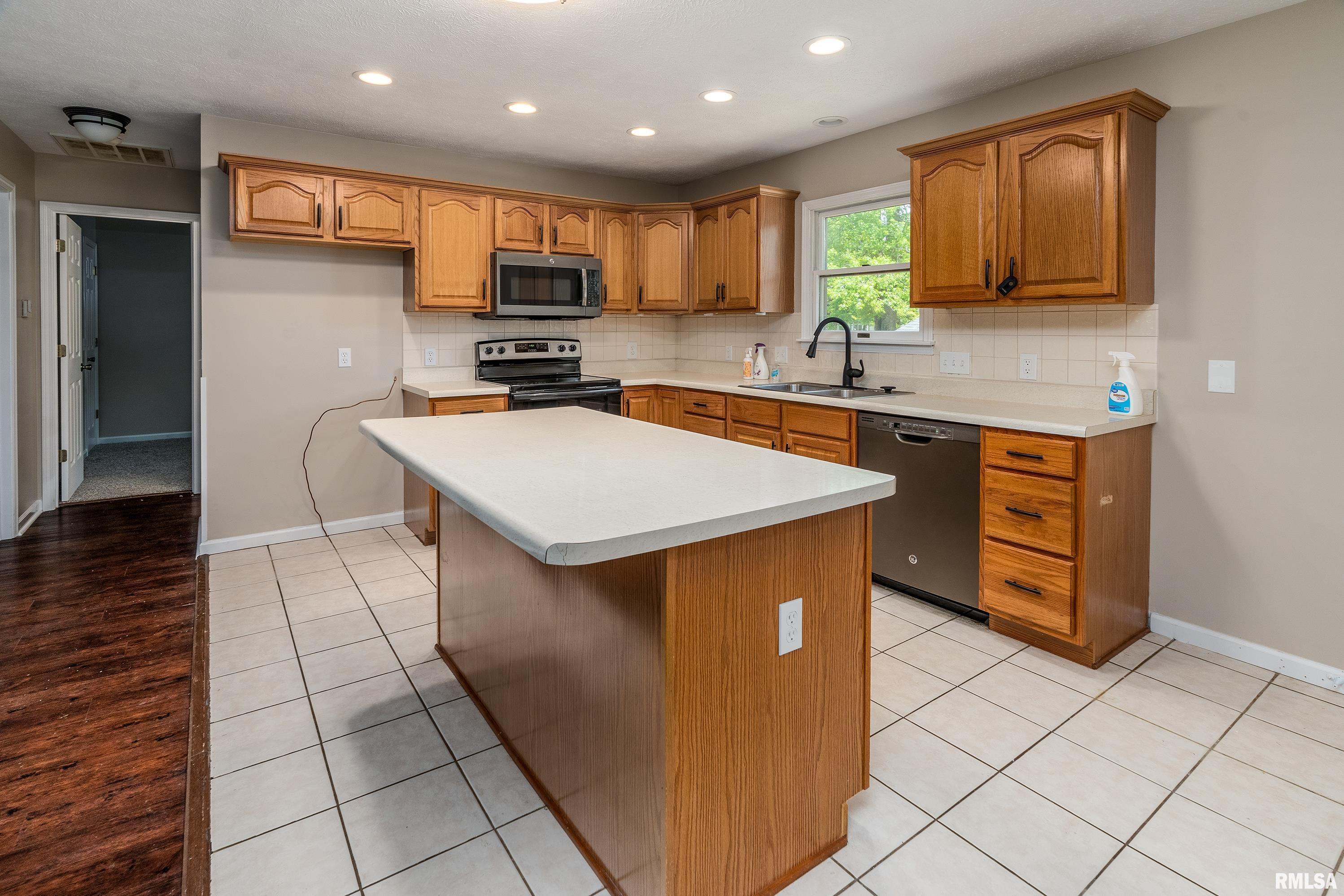 609 W Van Buren Street, Herrin, Illinois image 10