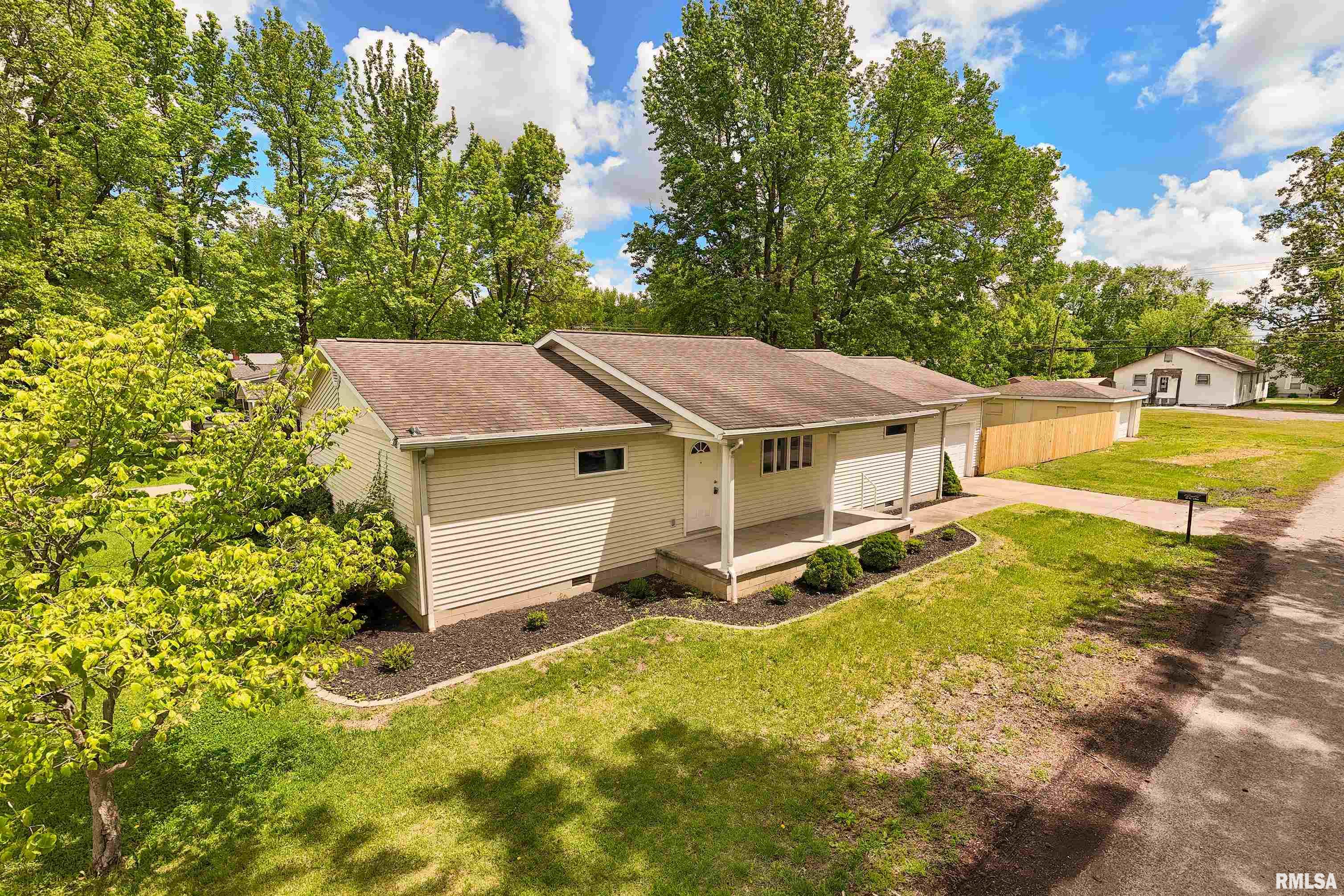 609 W Van Buren Street, Herrin, Illinois image 1