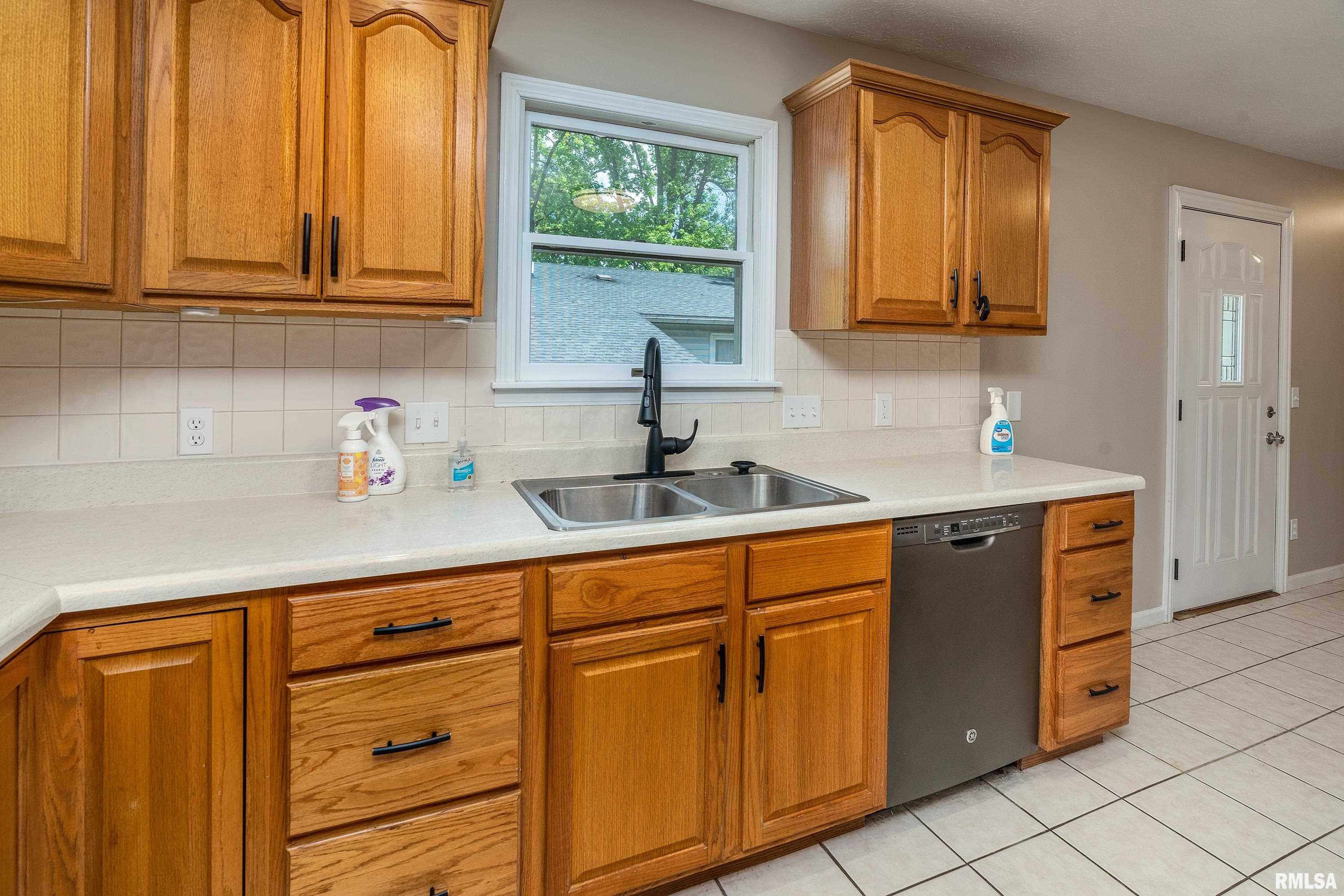 609 W Van Buren Street, Herrin, Illinois image 8