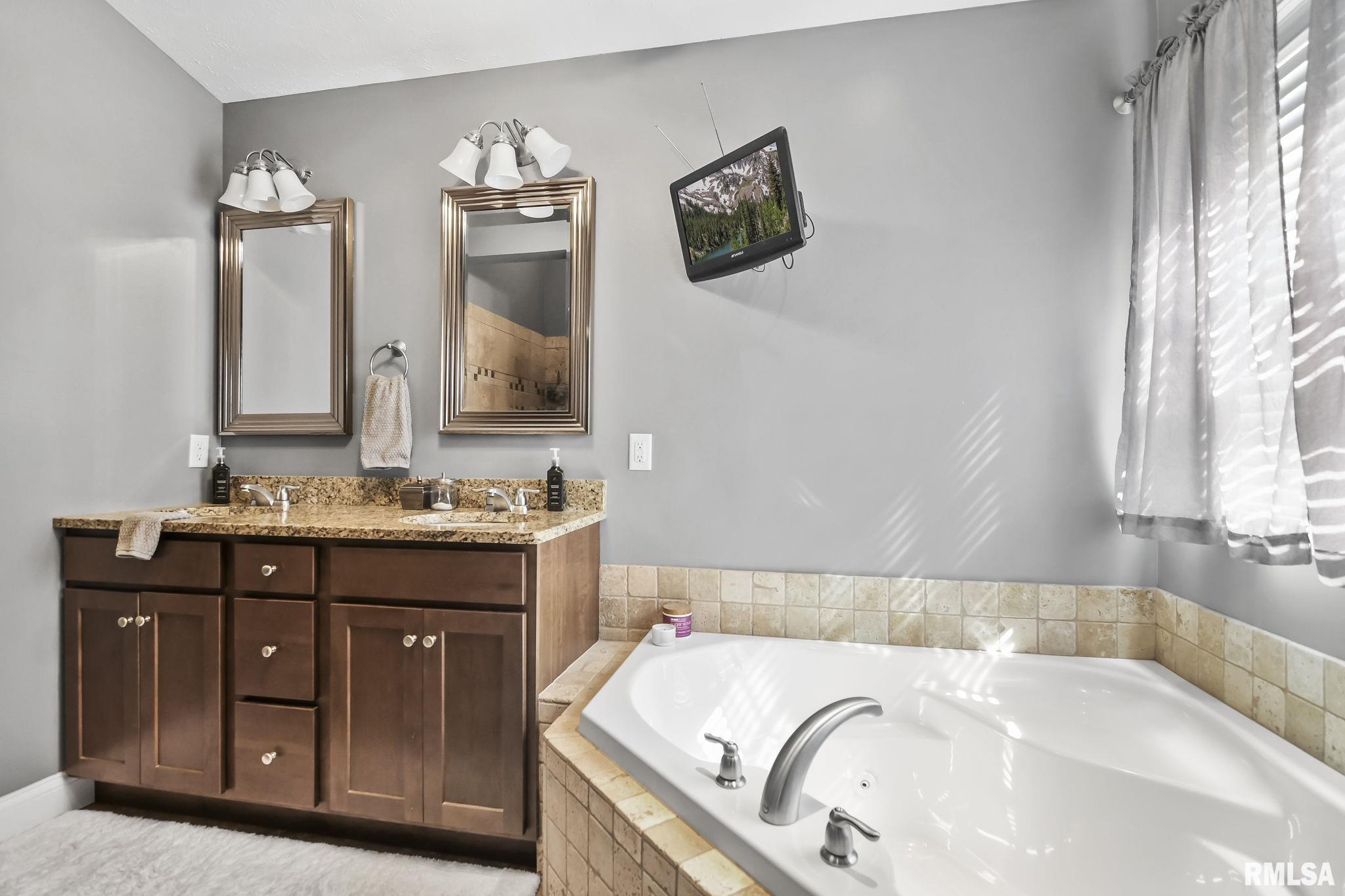 1065 Harrow Drive, Sherman, Illinois image 23