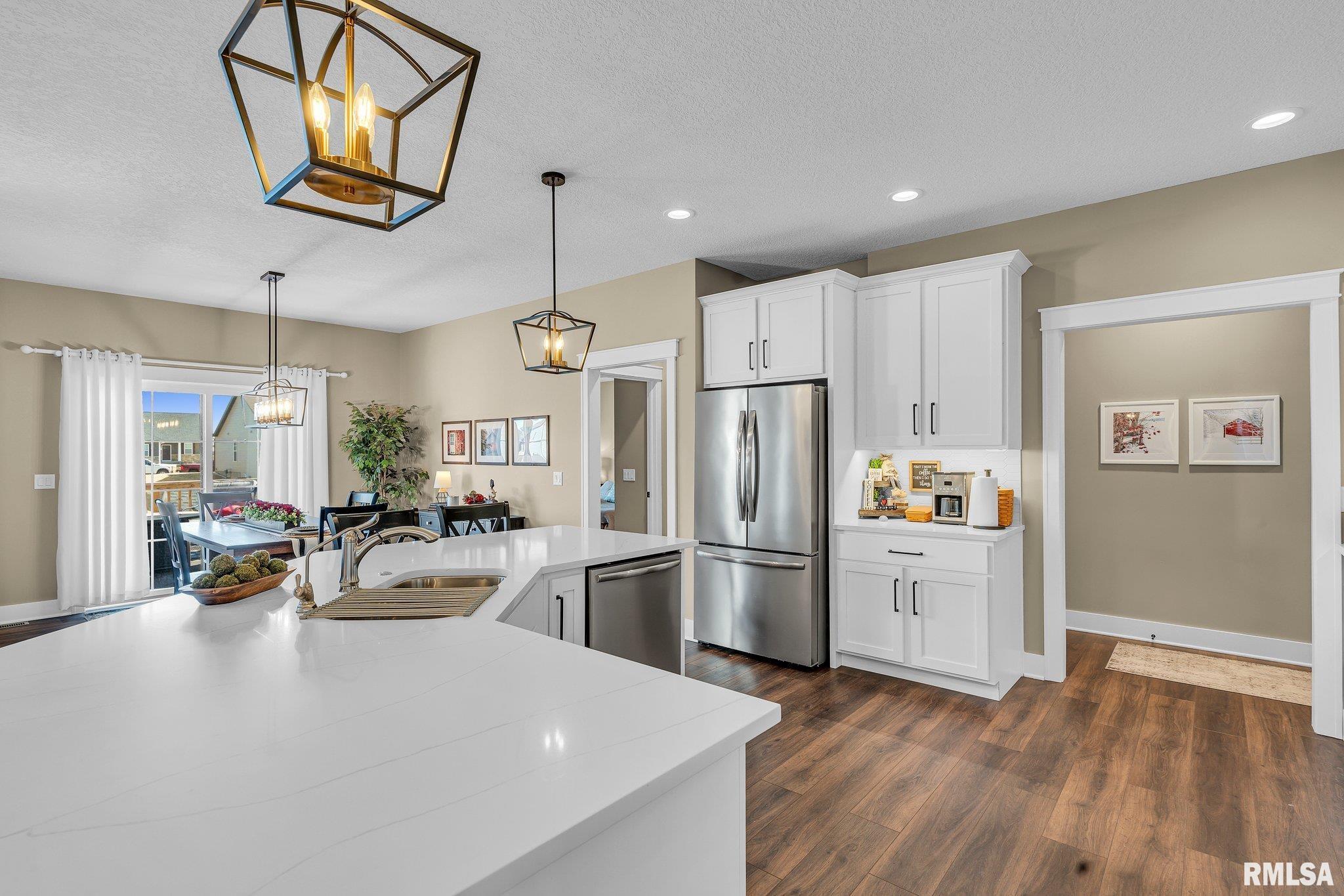 6997 Matthews Pass, Bettendorf, Iowa image 10