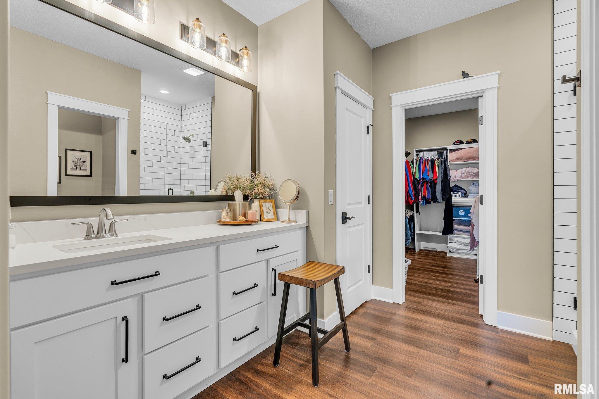 6997 Matthews Pass, Bettendorf, Iowa image 22