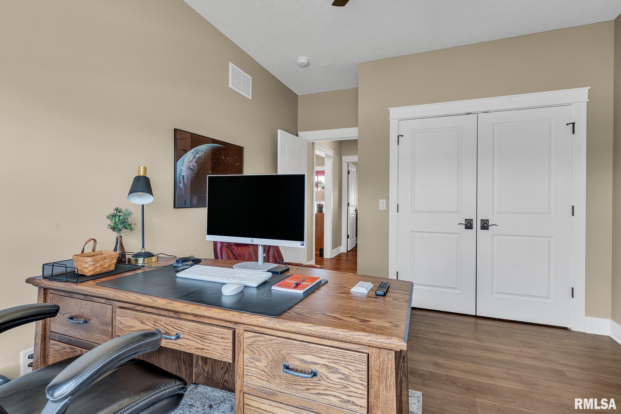 6997 Matthews Pass, Bettendorf, Iowa image 18