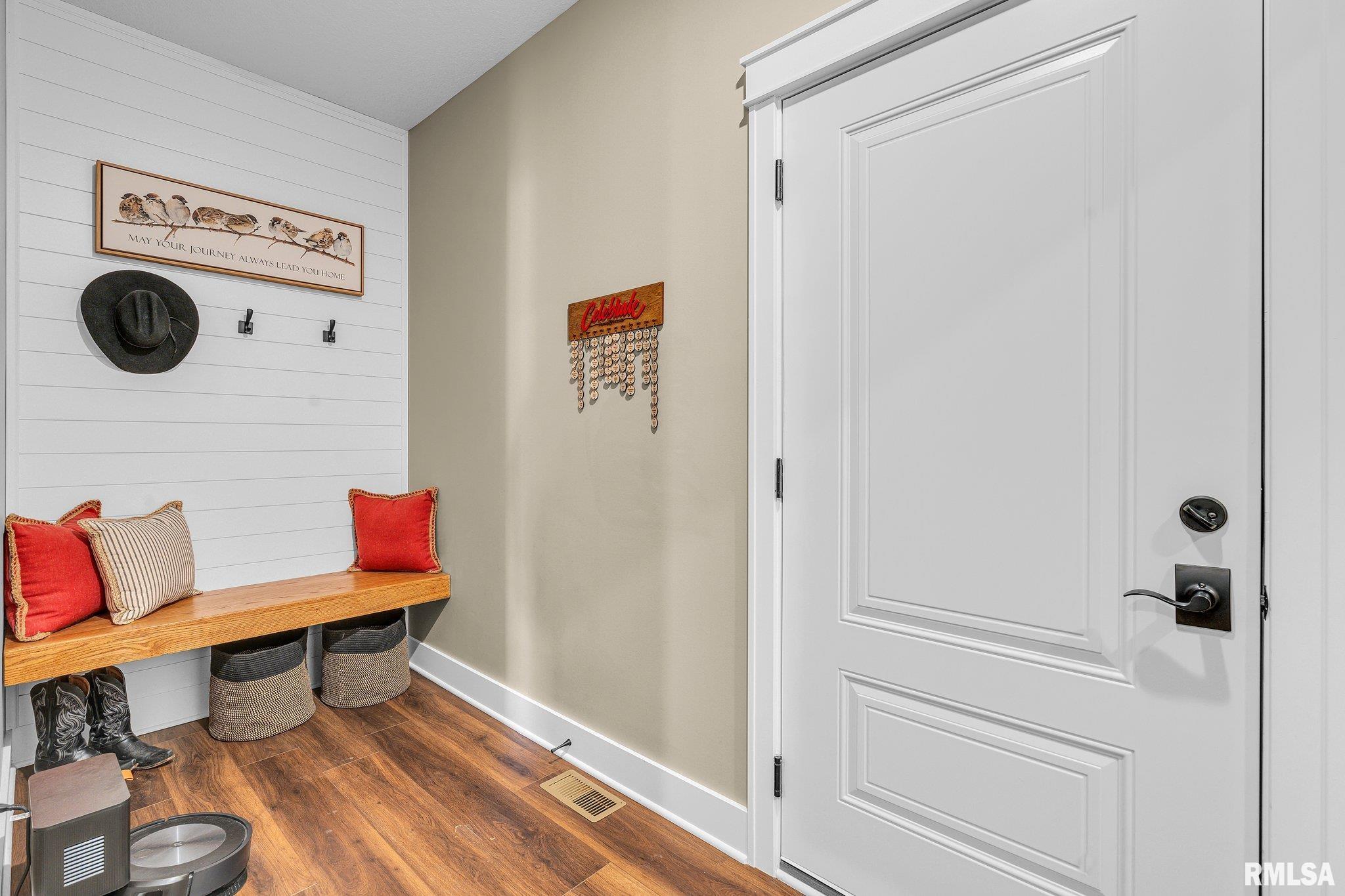 6997 Matthews Pass, Bettendorf, Iowa image 13