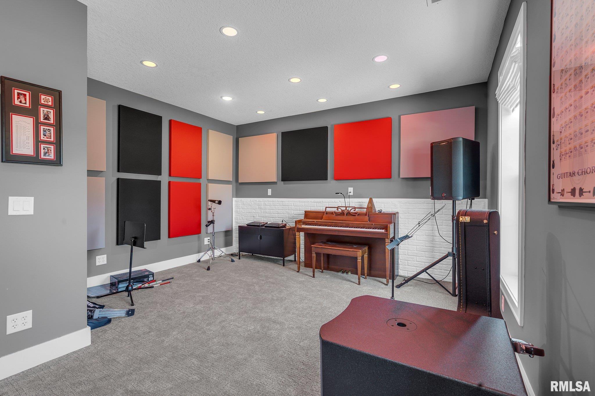 6997 Matthews Pass, Bettendorf, Iowa image 28