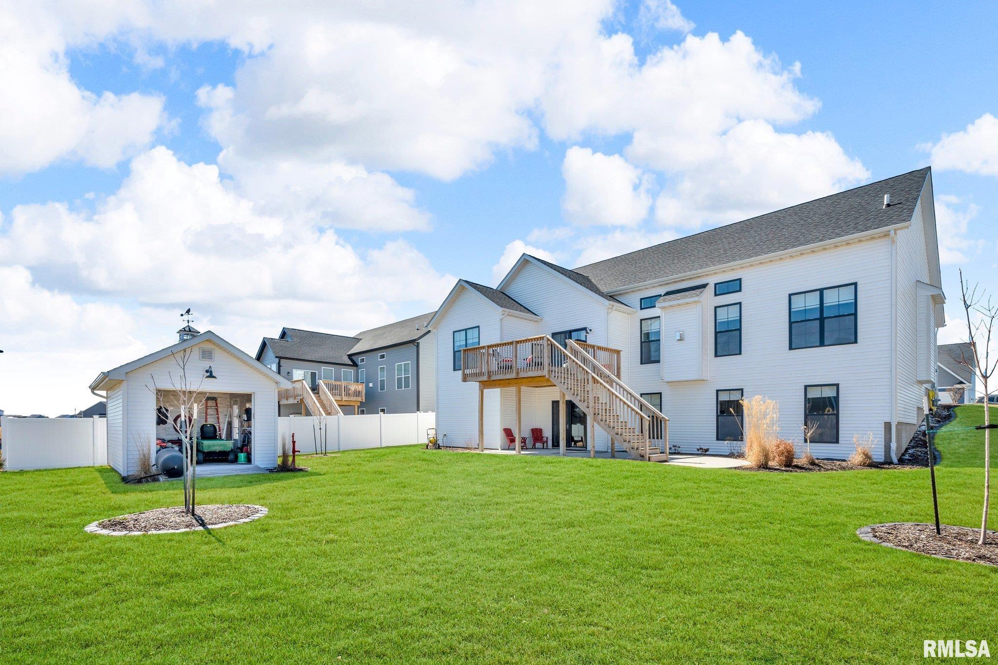 6997 Matthews Pass, Bettendorf, Iowa image 32