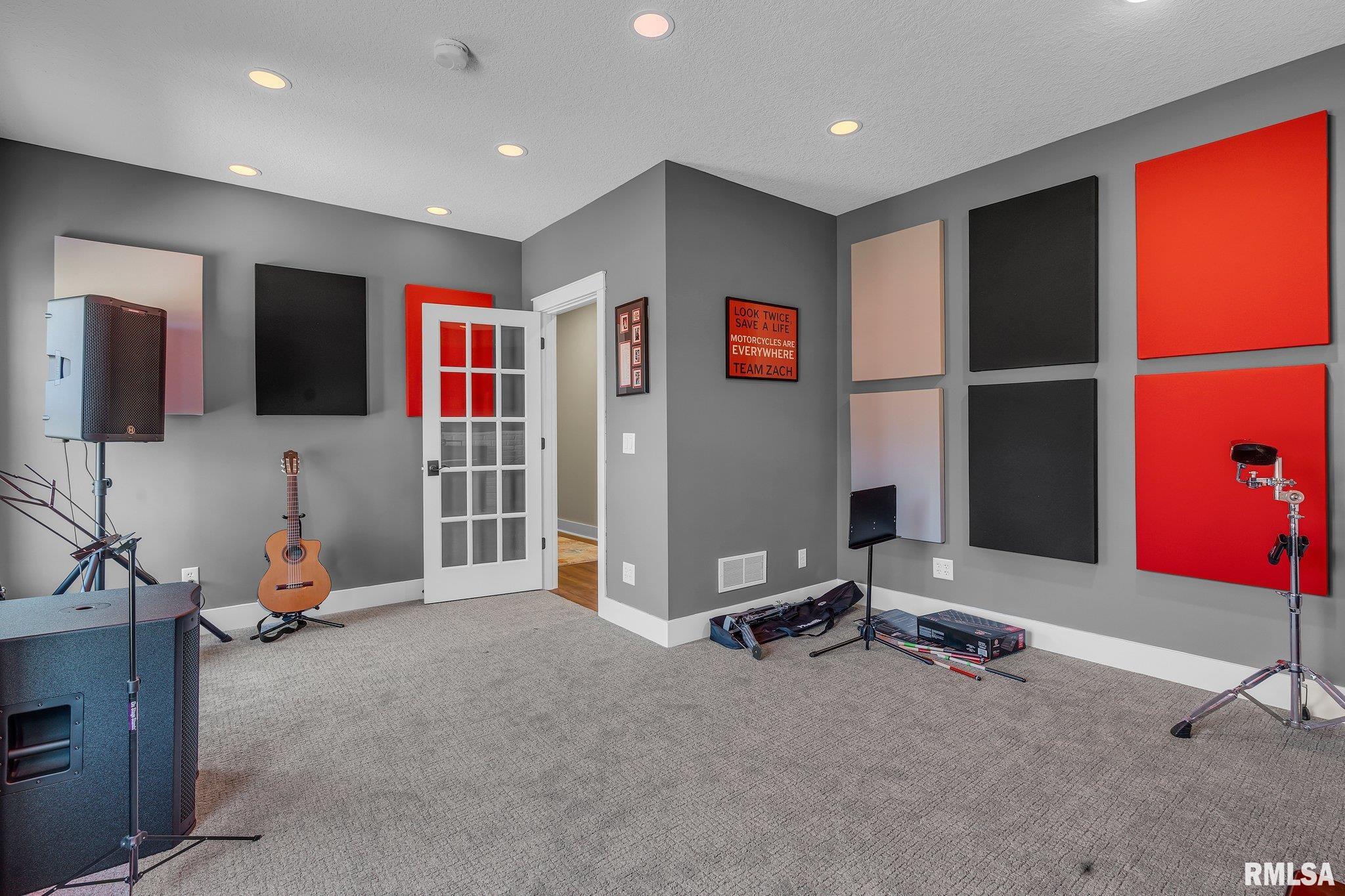 6997 Matthews Pass, Bettendorf, Iowa image 29