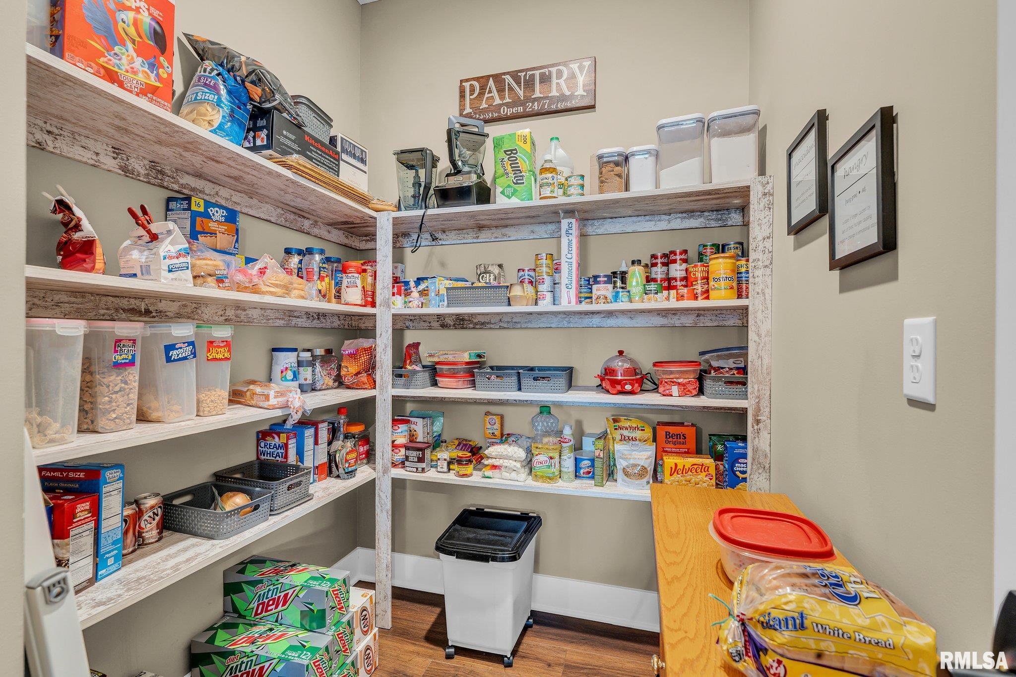6997 Matthews Pass, Bettendorf, Iowa image 11