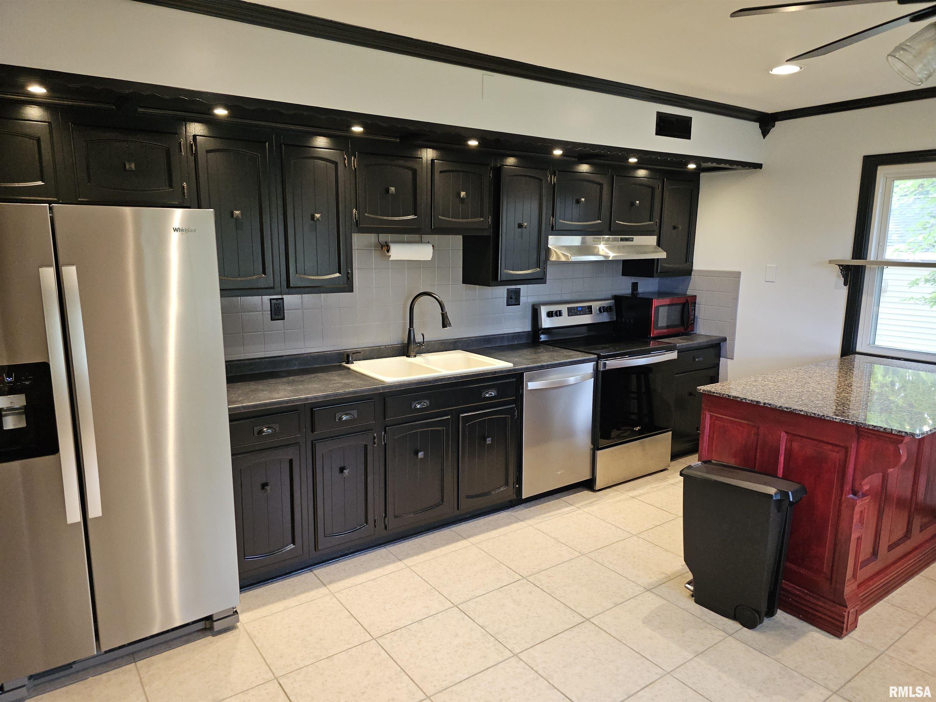 1015 E Highland Avenue, Peoria Heights, Illinois image 3