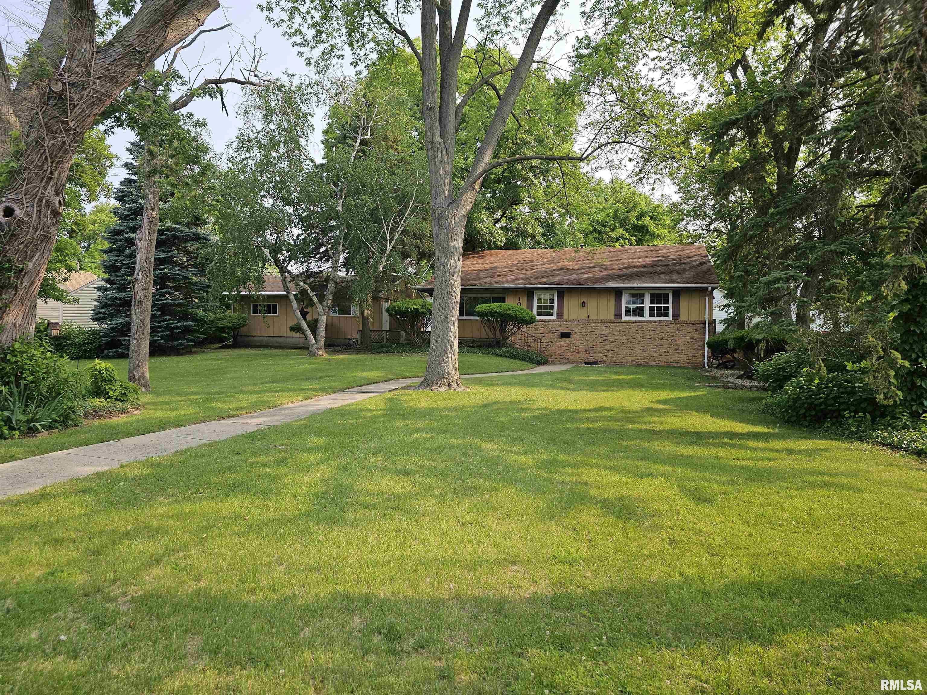 1015 E Highland Avenue, Peoria Heights, Illinois image 2