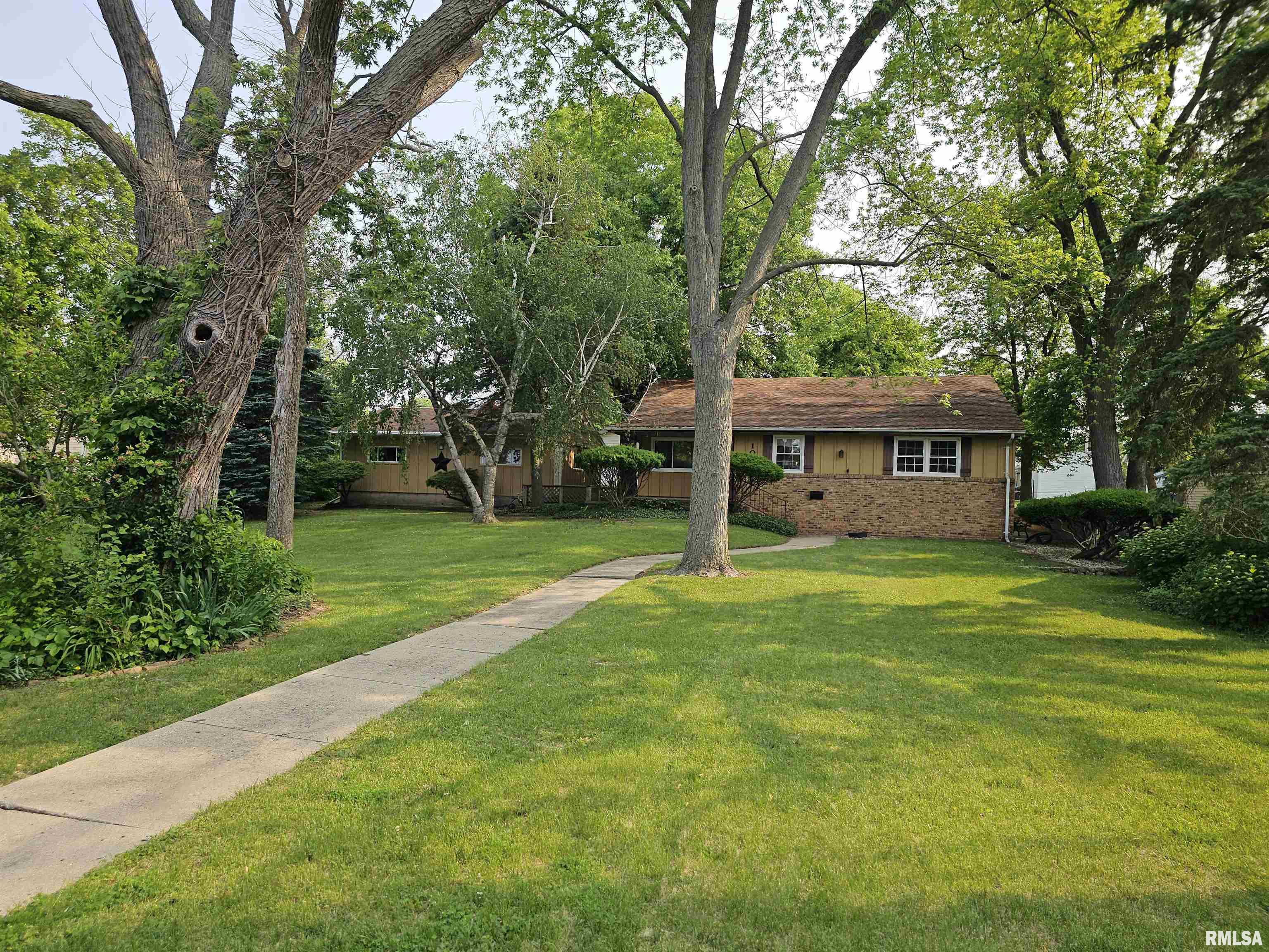 1015 E Highland Avenue, Peoria Heights, Illinois image 1