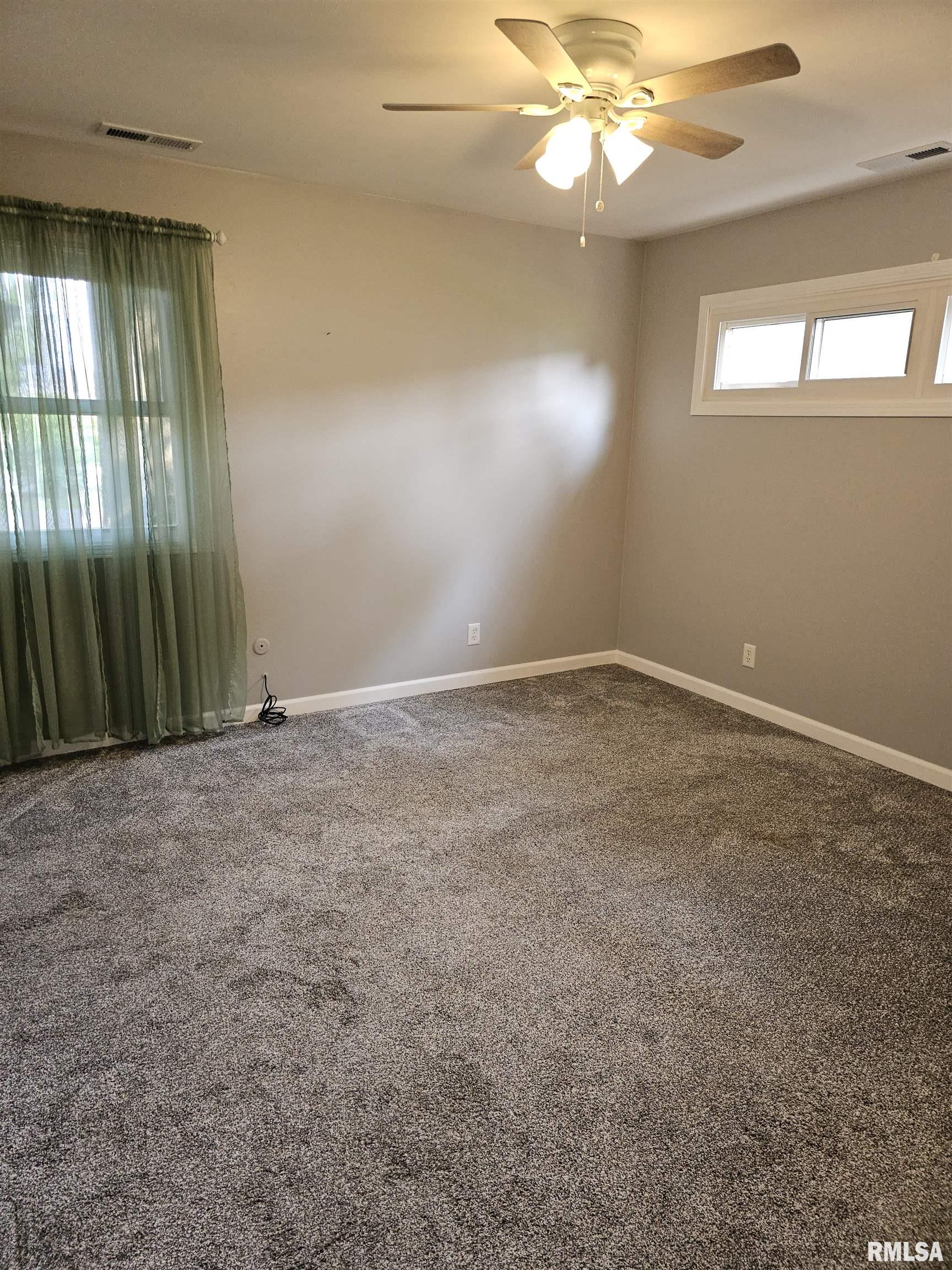 1015 E Highland Avenue, Peoria Heights, Illinois image 13