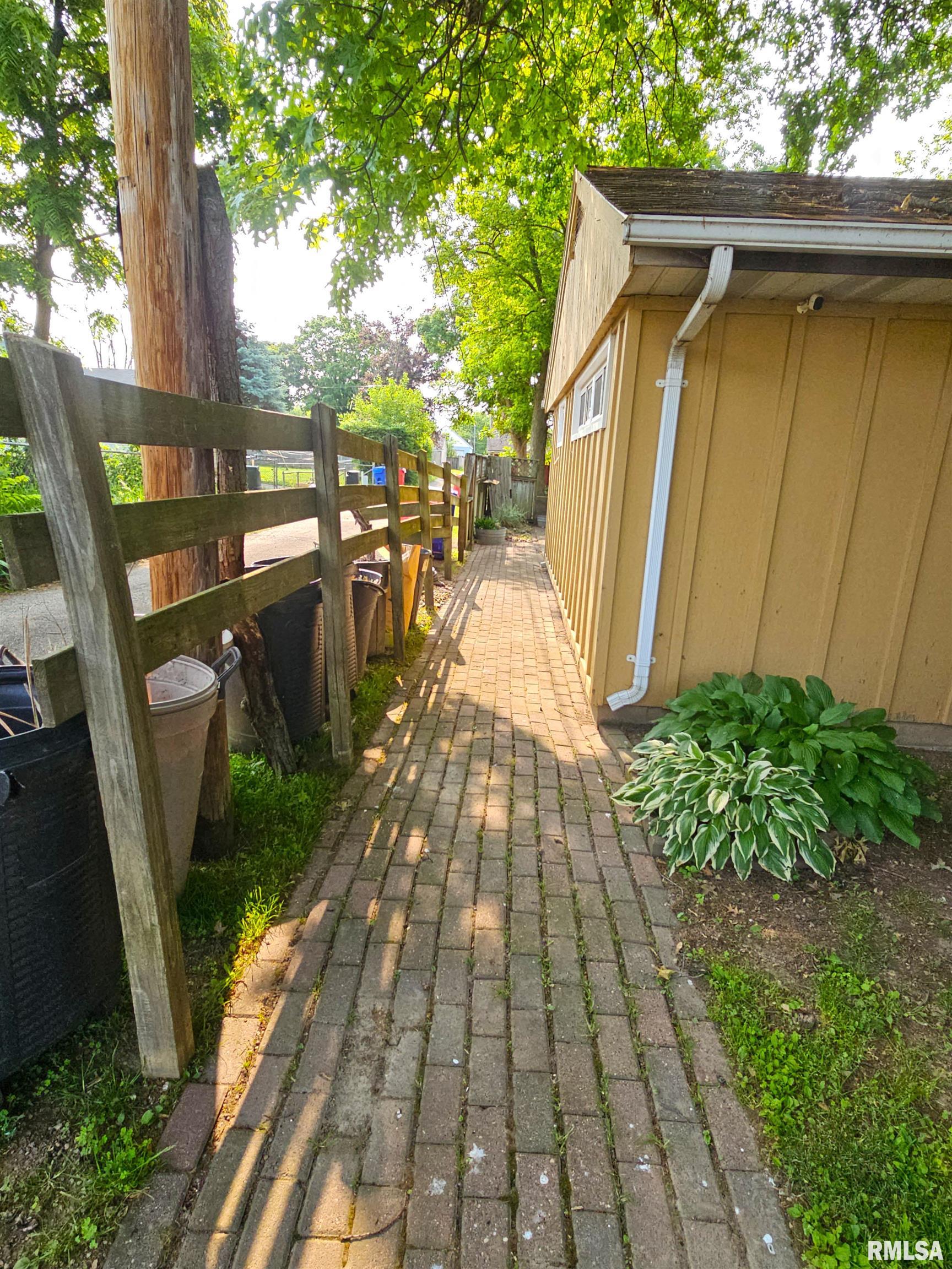 1015 E Highland Avenue, Peoria Heights, Illinois image 23