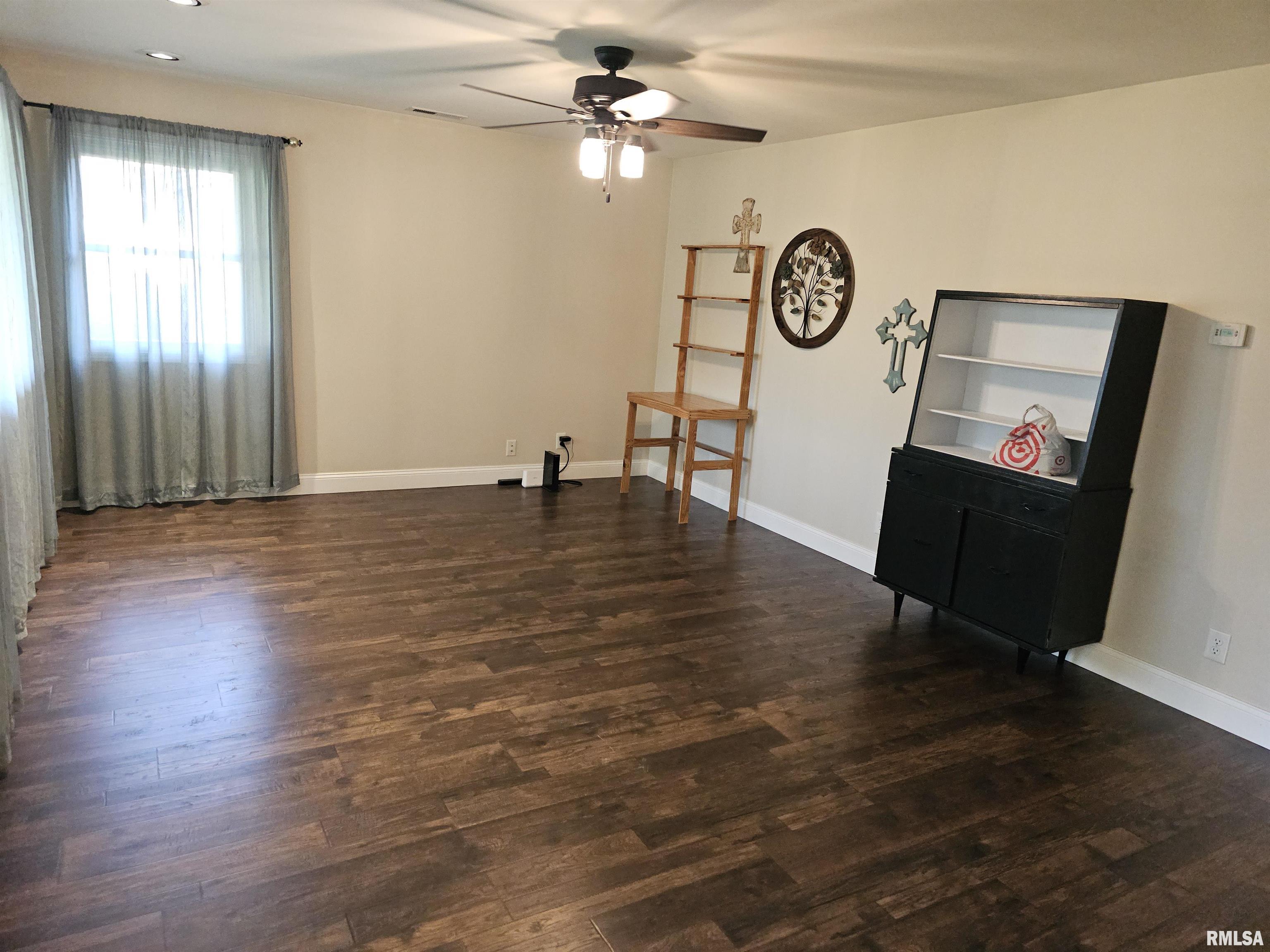 1015 E Highland Avenue, Peoria Heights, Illinois image 6