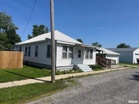 Homes For Sale - 108 S Ash Street<br/> Montgomery County, Raymond, IL 62560