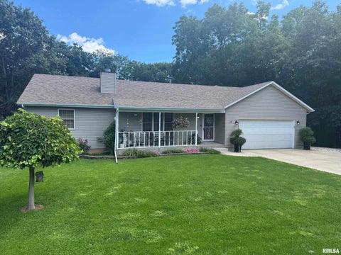 Homes For Sale - 10 Cornwall Avenue<br/> Mackinaw, IL 61755