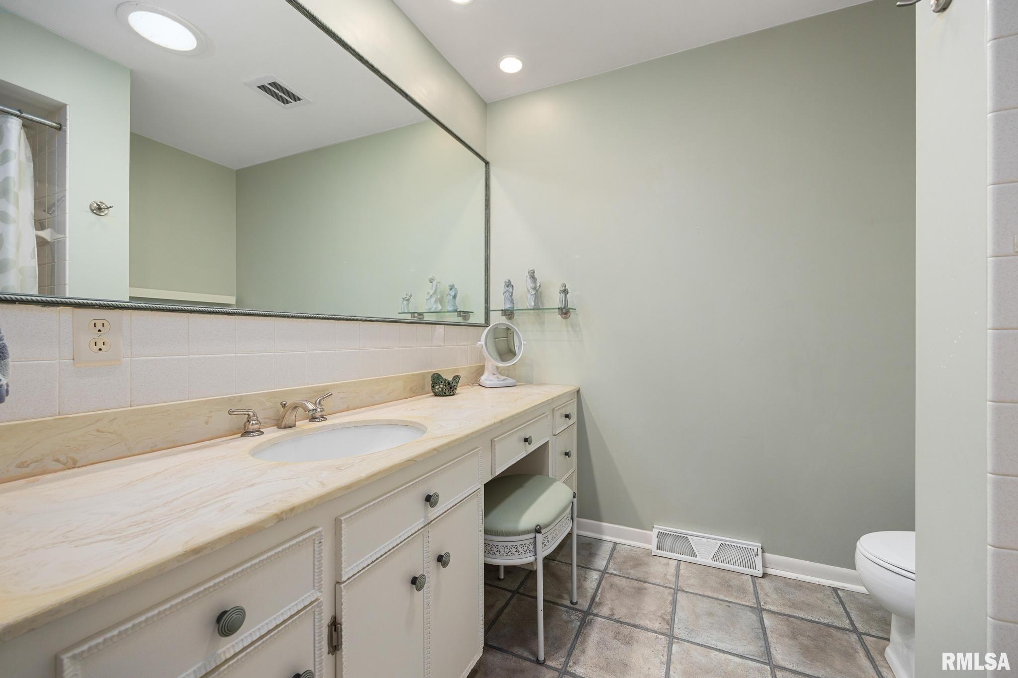 6602 N Cobblestone Court, Peoria, Illinois image 22