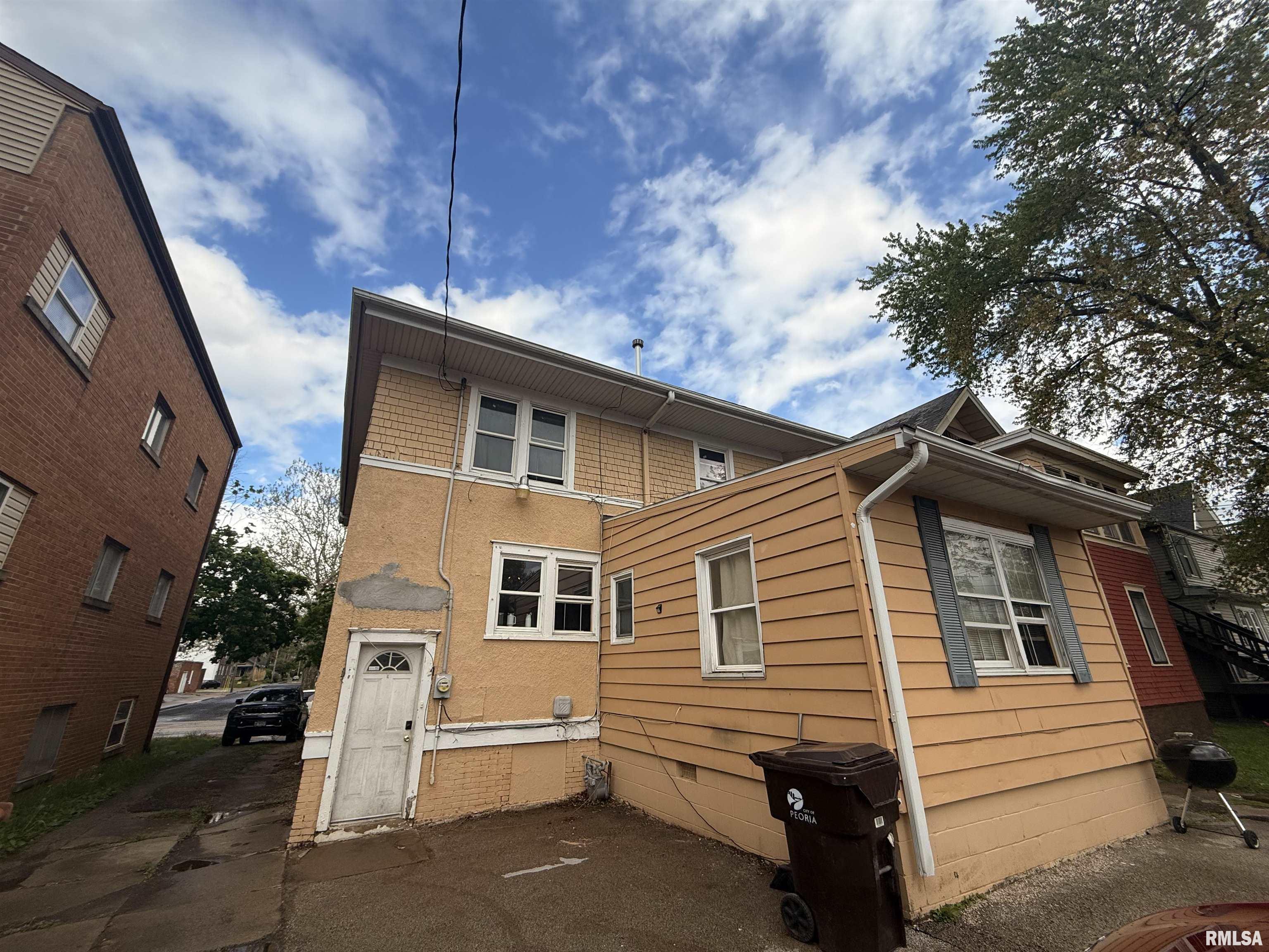 1027 N University Street, Peoria, Illinois image 37