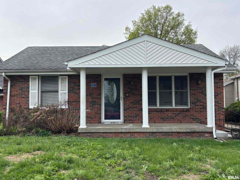 Photo of 626 W POPLAR Street, Taylorville, IL 62568 (MLS # CA1043127)