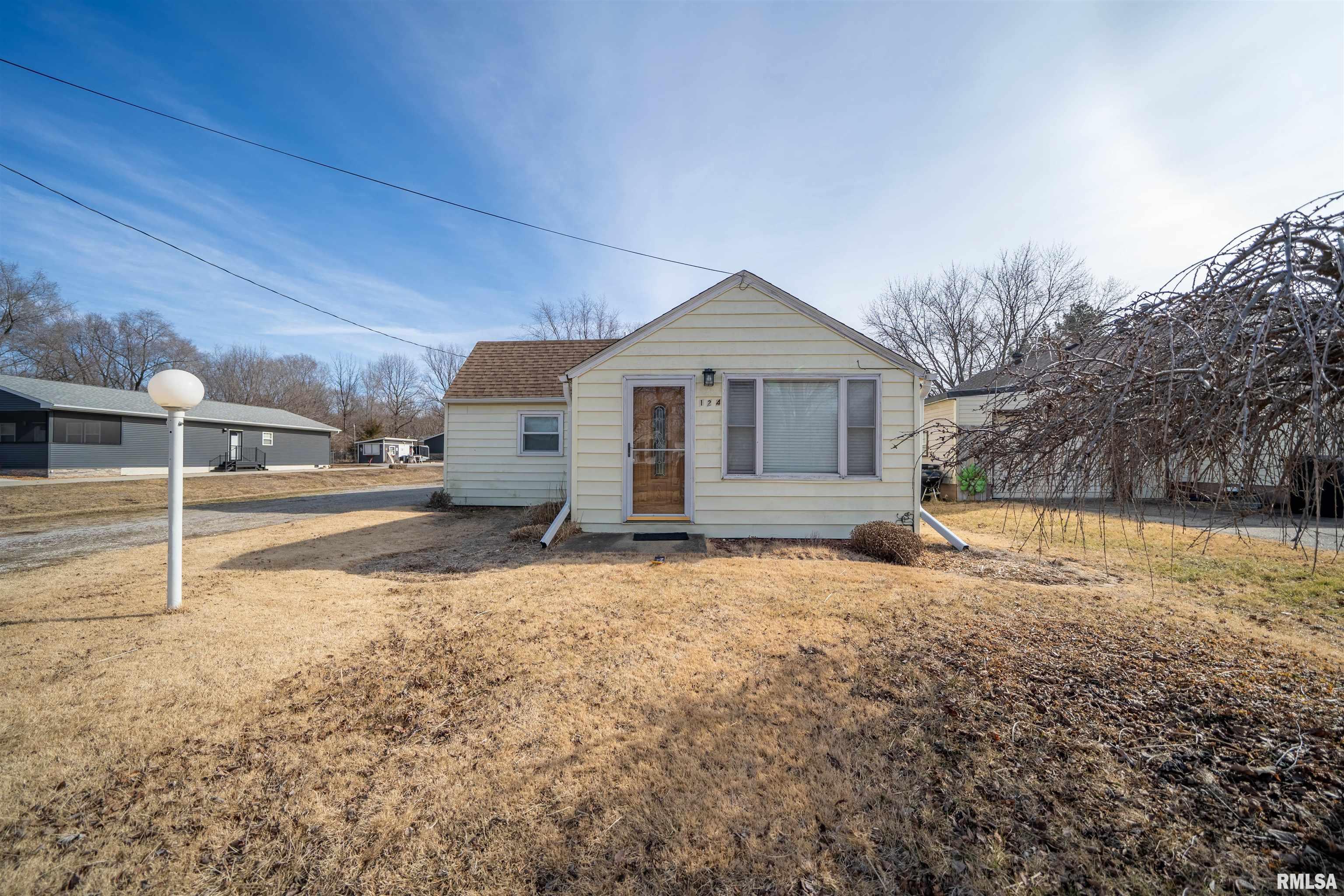 124 S Roosevelt Street, Pekin, Illinois image 1