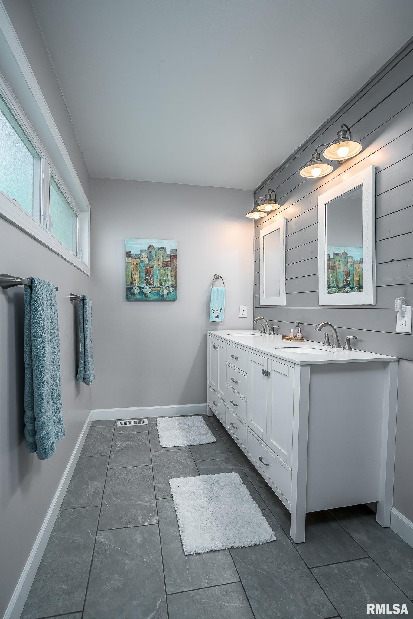 1231 SW Canal Shore Drive, Le Claire, Iowa image 22