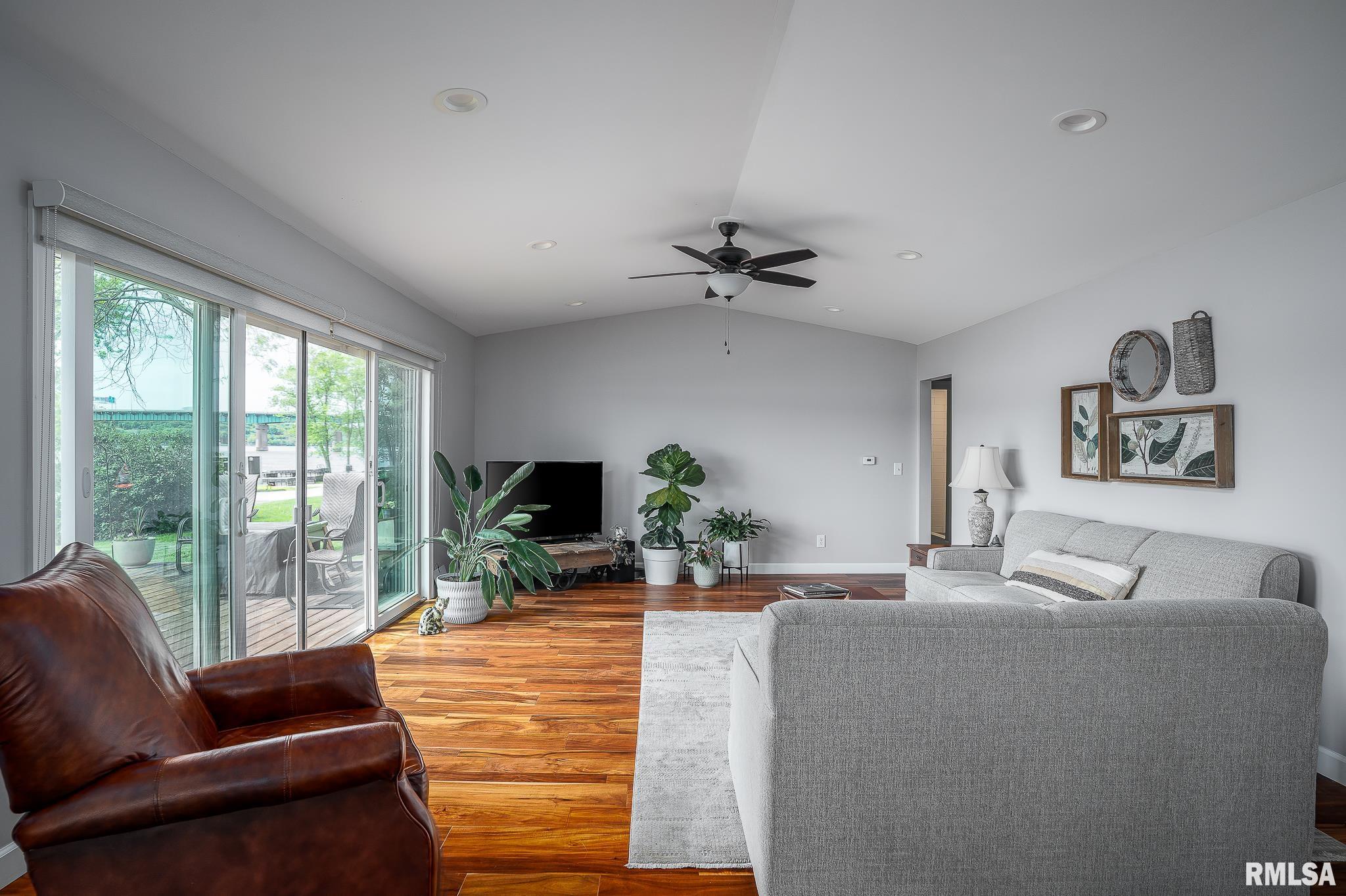 1231 SW Canal Shore Drive, Le Claire, Iowa image 17