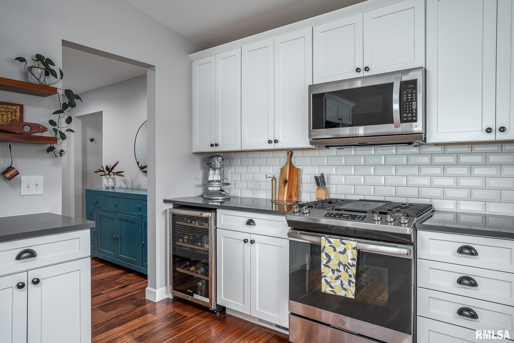 1231 SW Canal Shore Drive, Le Claire, Iowa image 15