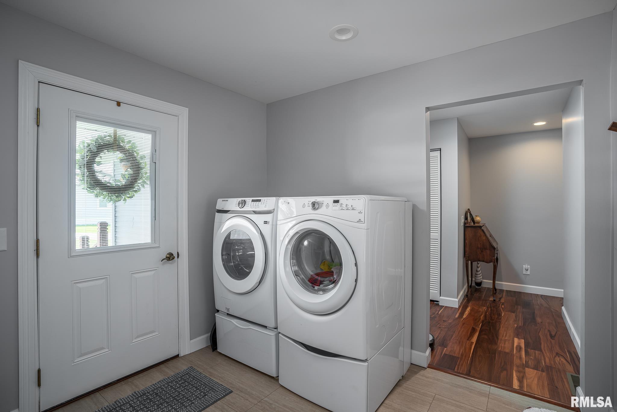 1231 SW Canal Shore Drive, Le Claire, Iowa image 26