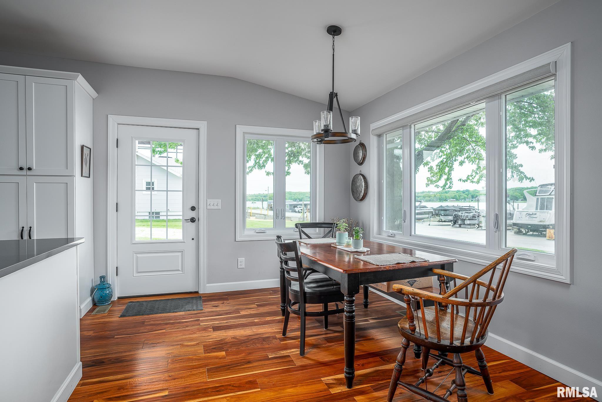 1231 SW Canal Shore Drive, Le Claire, Iowa image 16