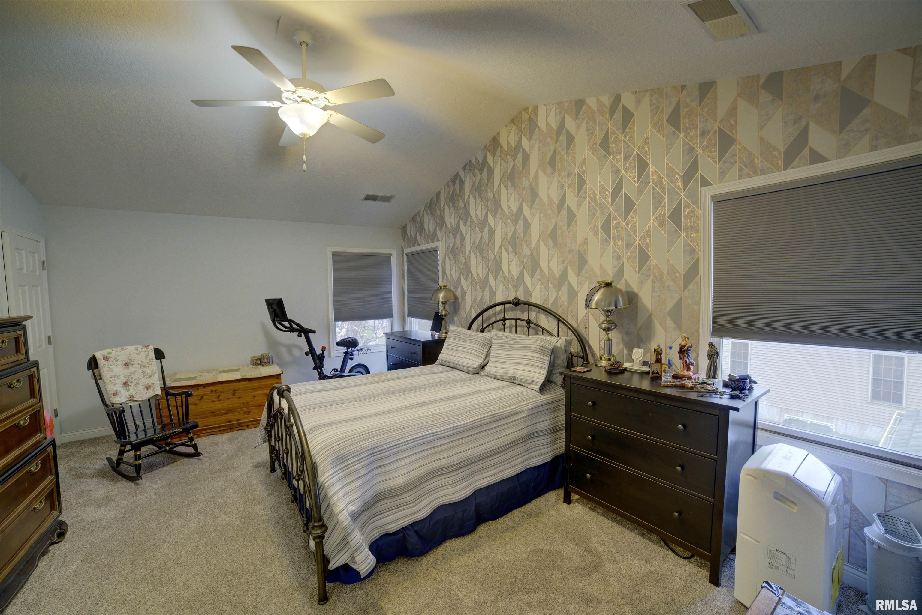 2735 Julie Lane Court, Davenport, Iowa image 33