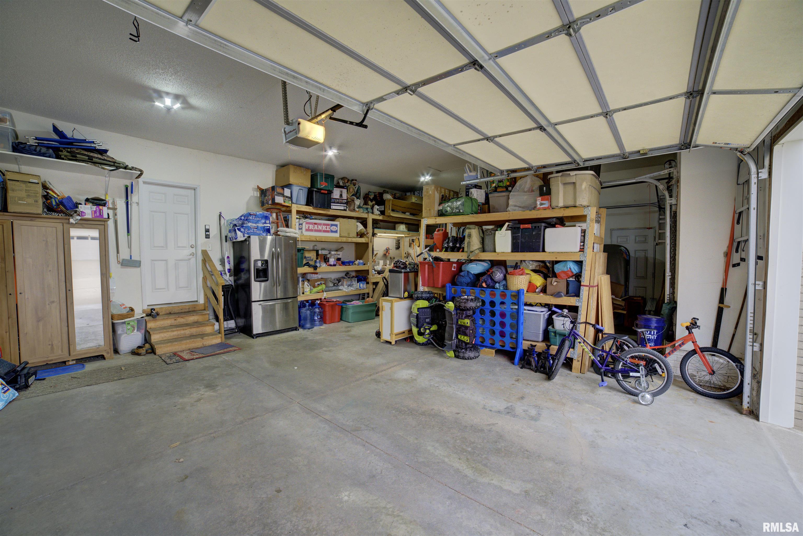 2735 Julie Lane Court, Davenport, Iowa image 28