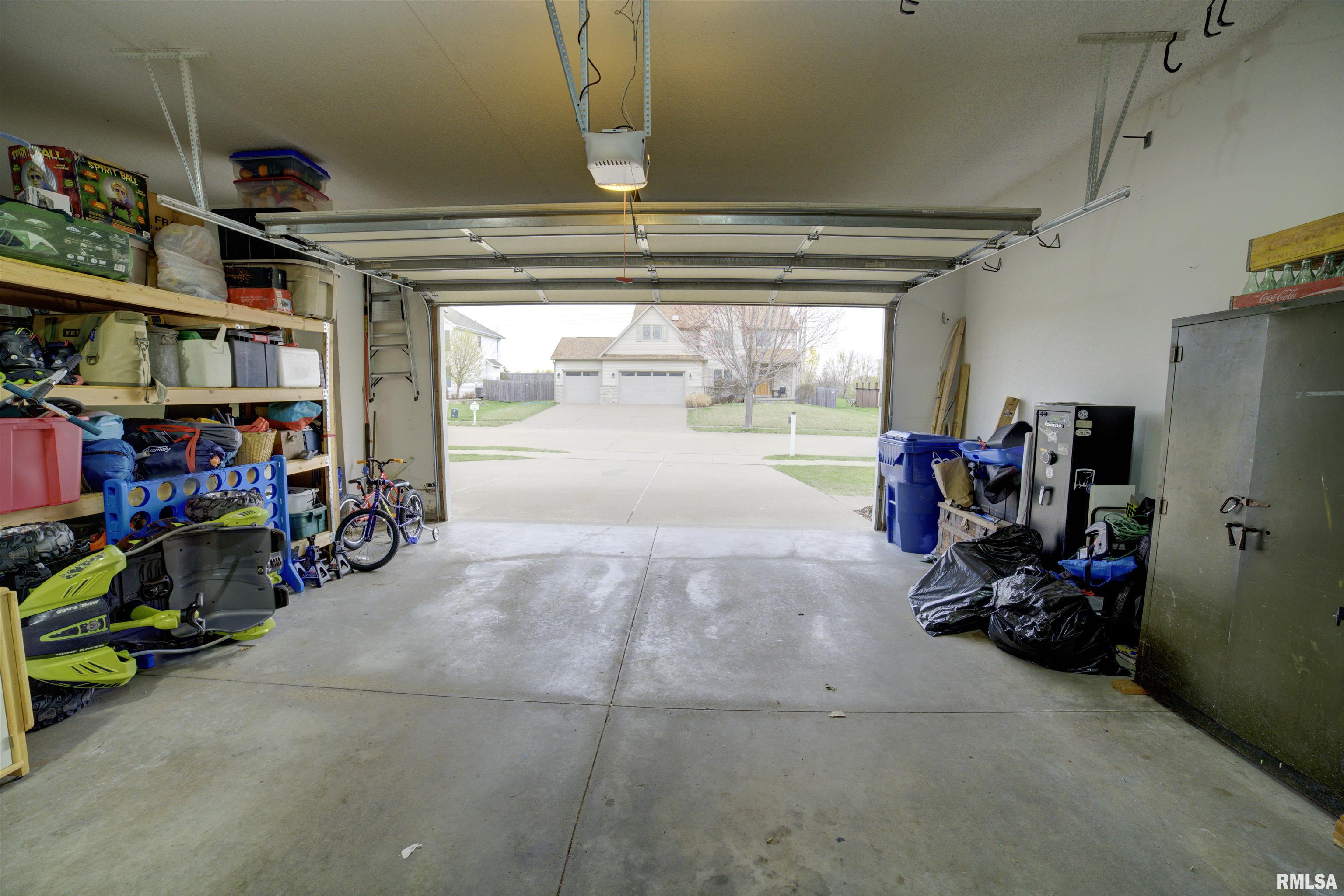 2735 Julie Lane Court, Davenport, Iowa image 27