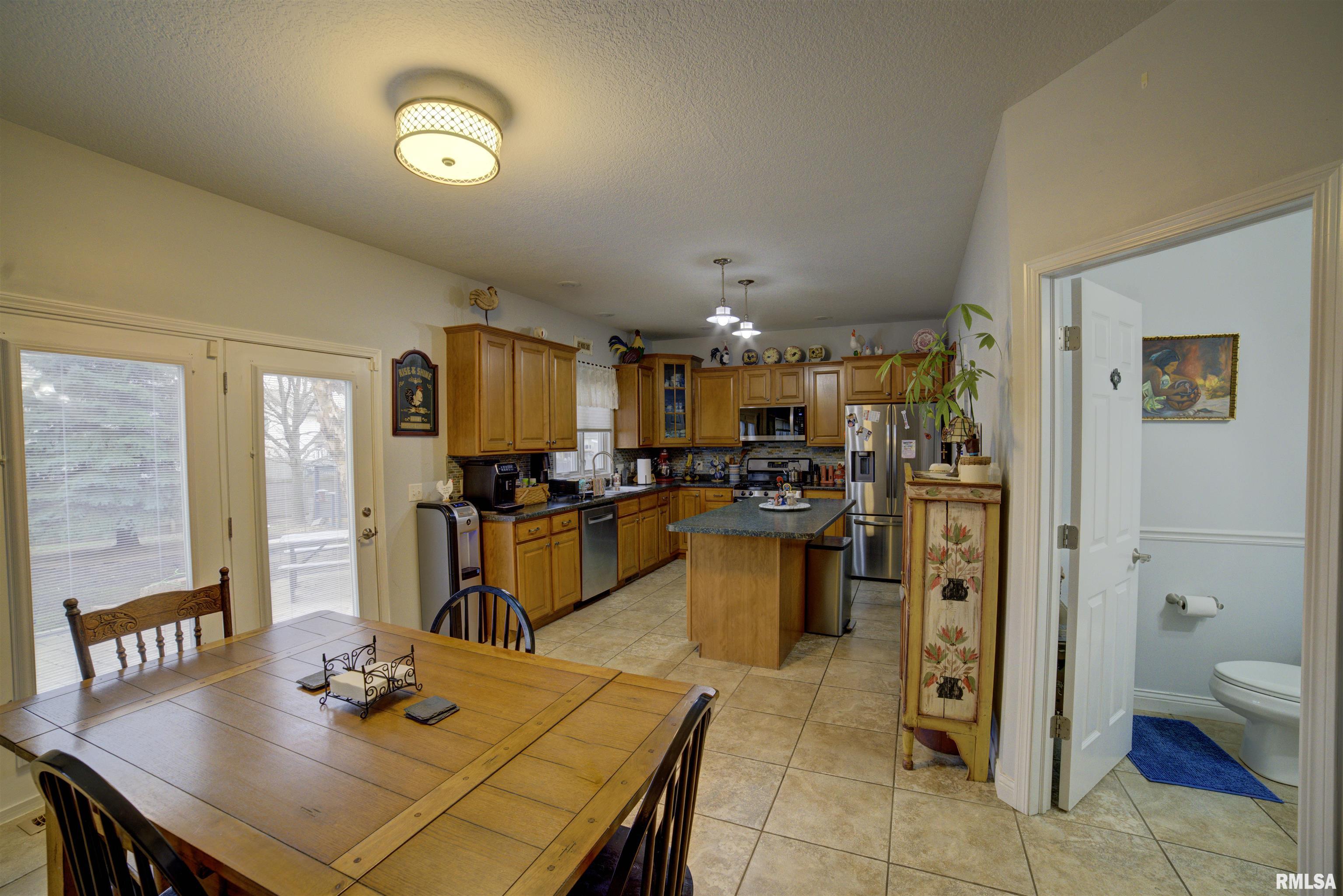 2735 Julie Lane Court, Davenport, Iowa image 23